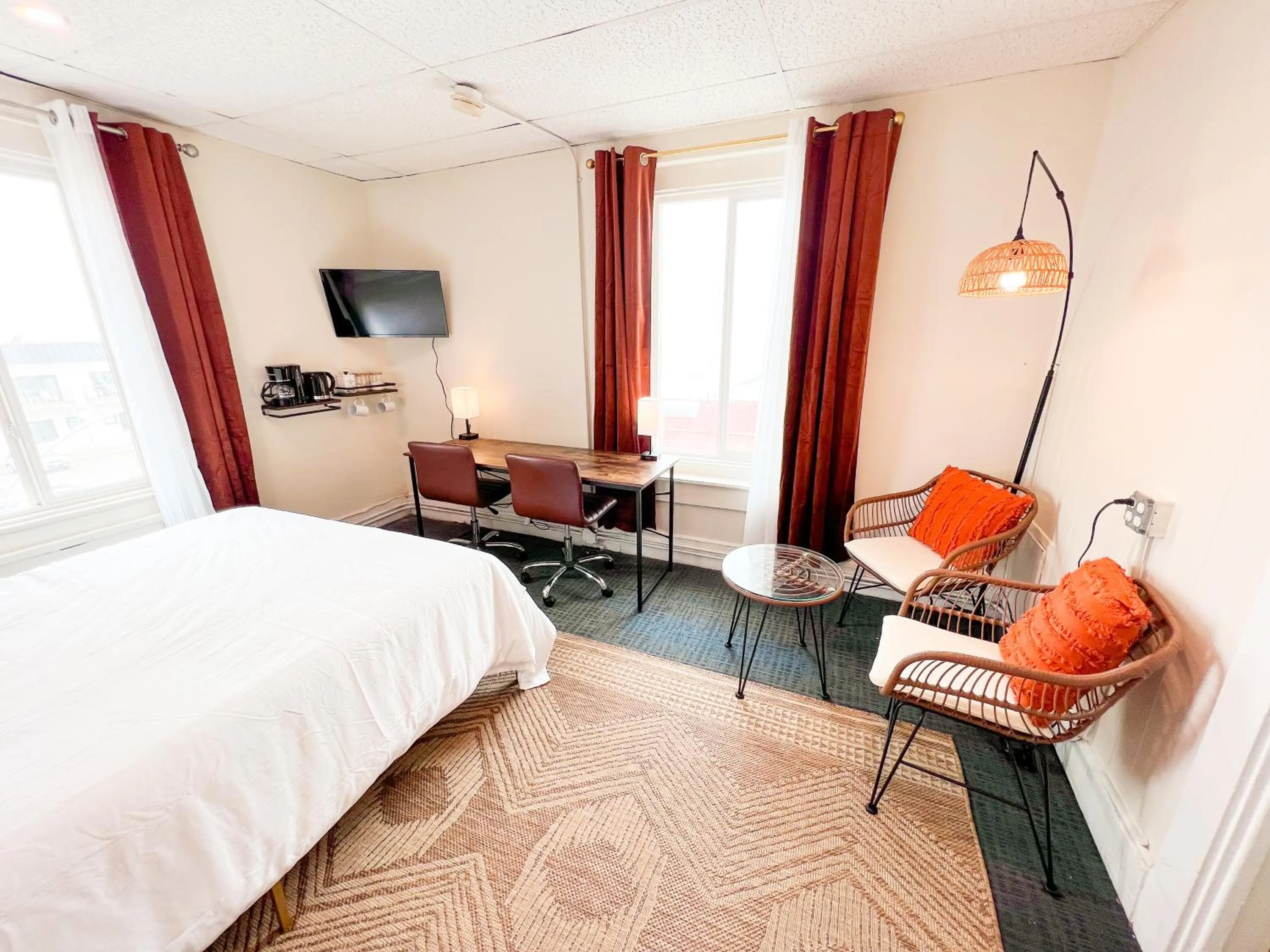 Bedroom, Seating Area in ITH Surf City Hostel Hermosa Beach