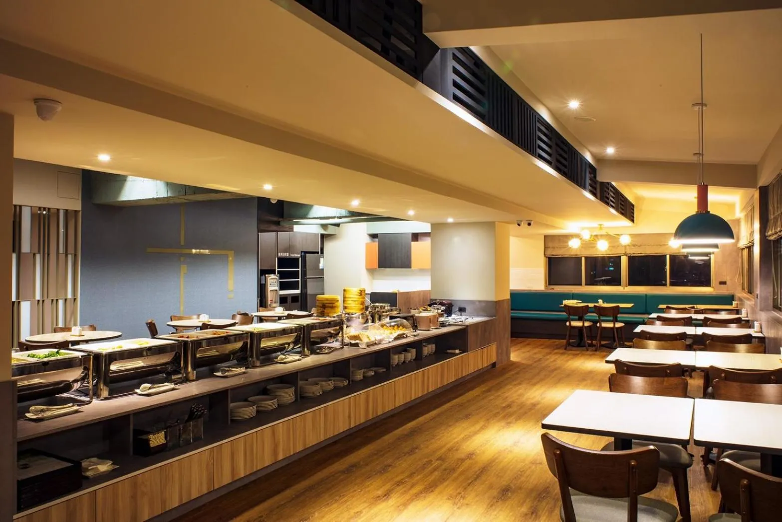 Restaurant/places to eat in Metro Hotel