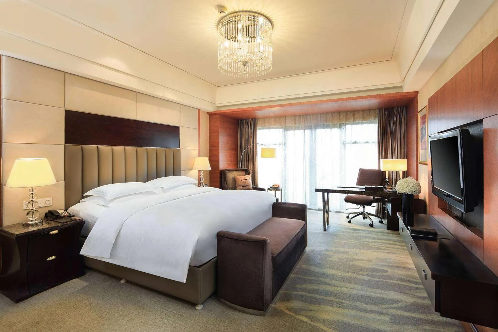 Photo of the whole room, Bed in Wyndham Grand Plaza Royale Hangzhou