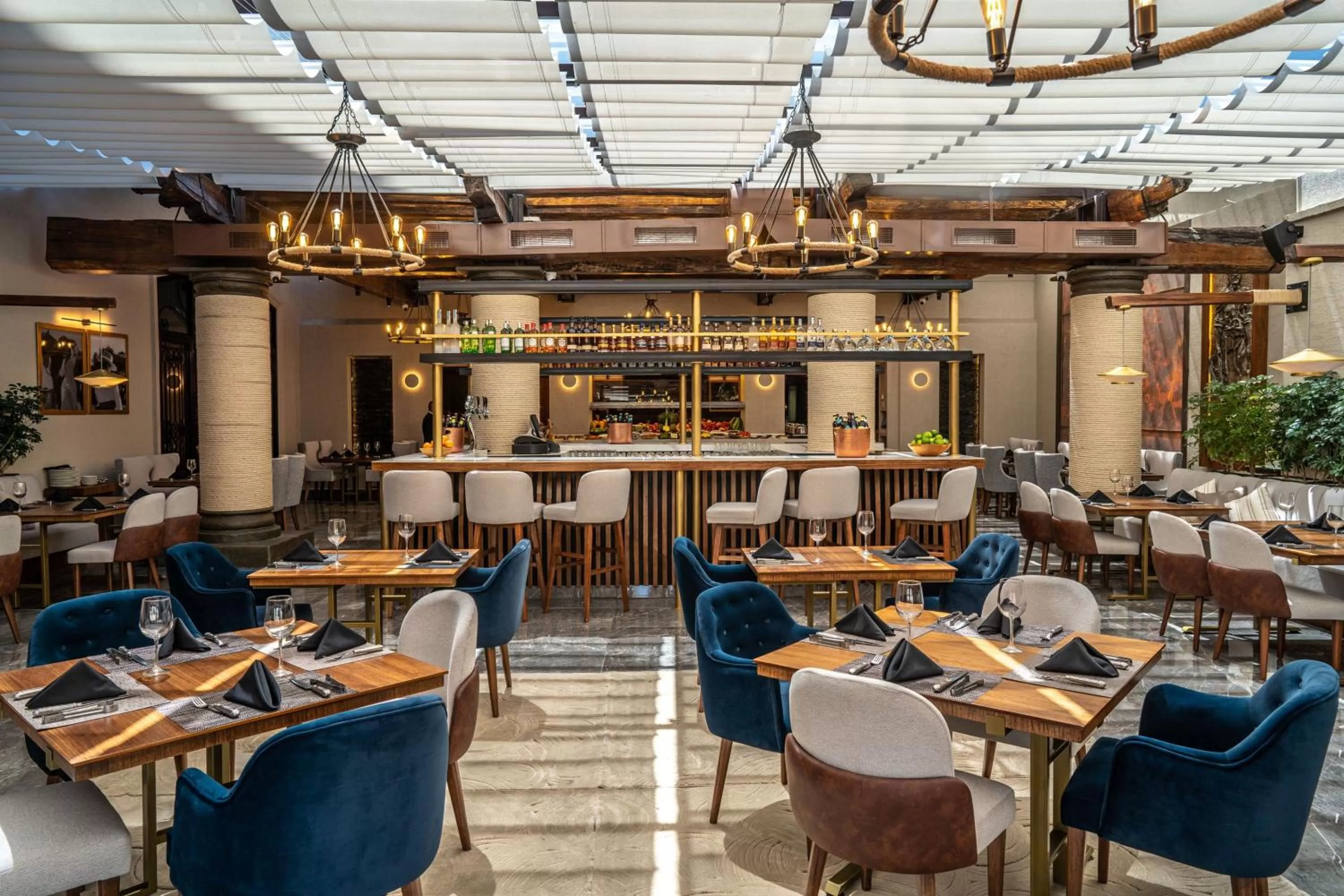 Restaurant/places to eat in JW Marriott Quito
