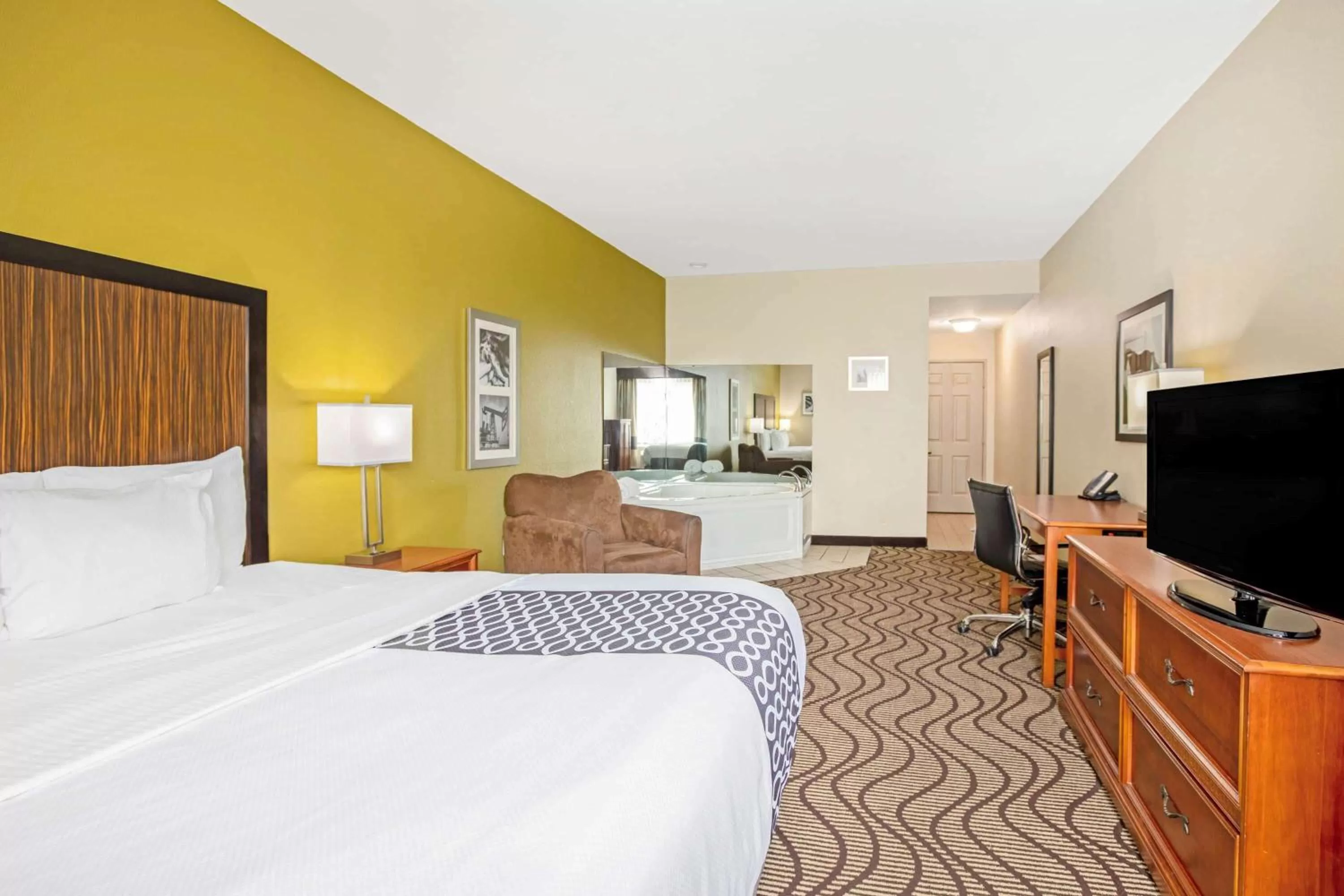 Photo of the whole room in La Quinta by Wyndham Corpus Christi Northwest