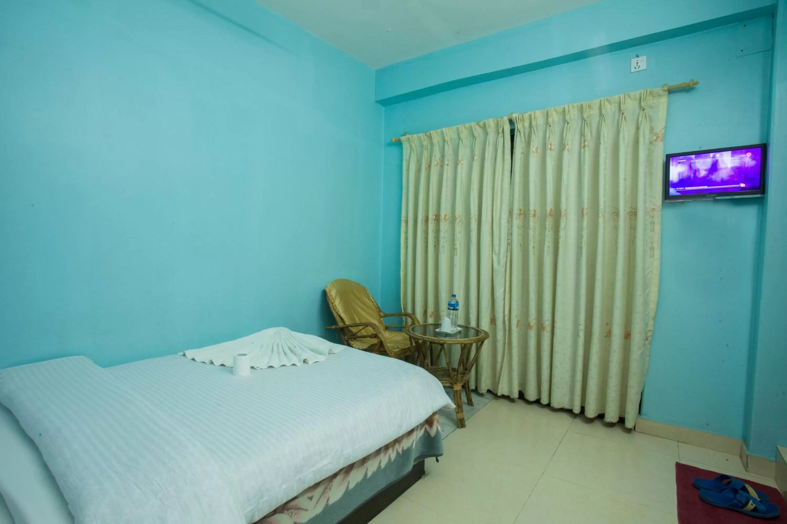 Photo of the whole room, Bed in The North Face Inn