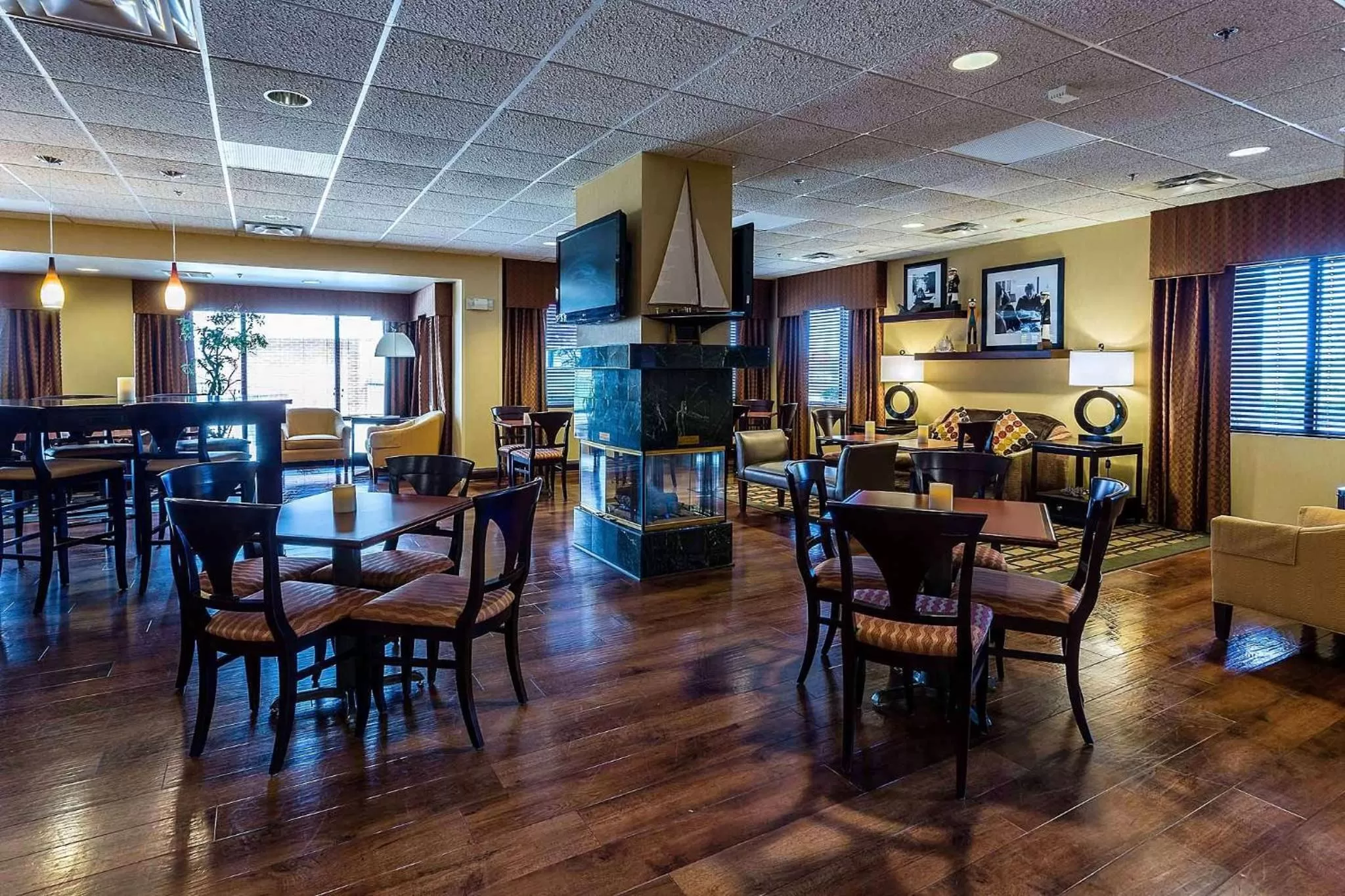 Restaurant/places to eat in Hampton Inn Somerset