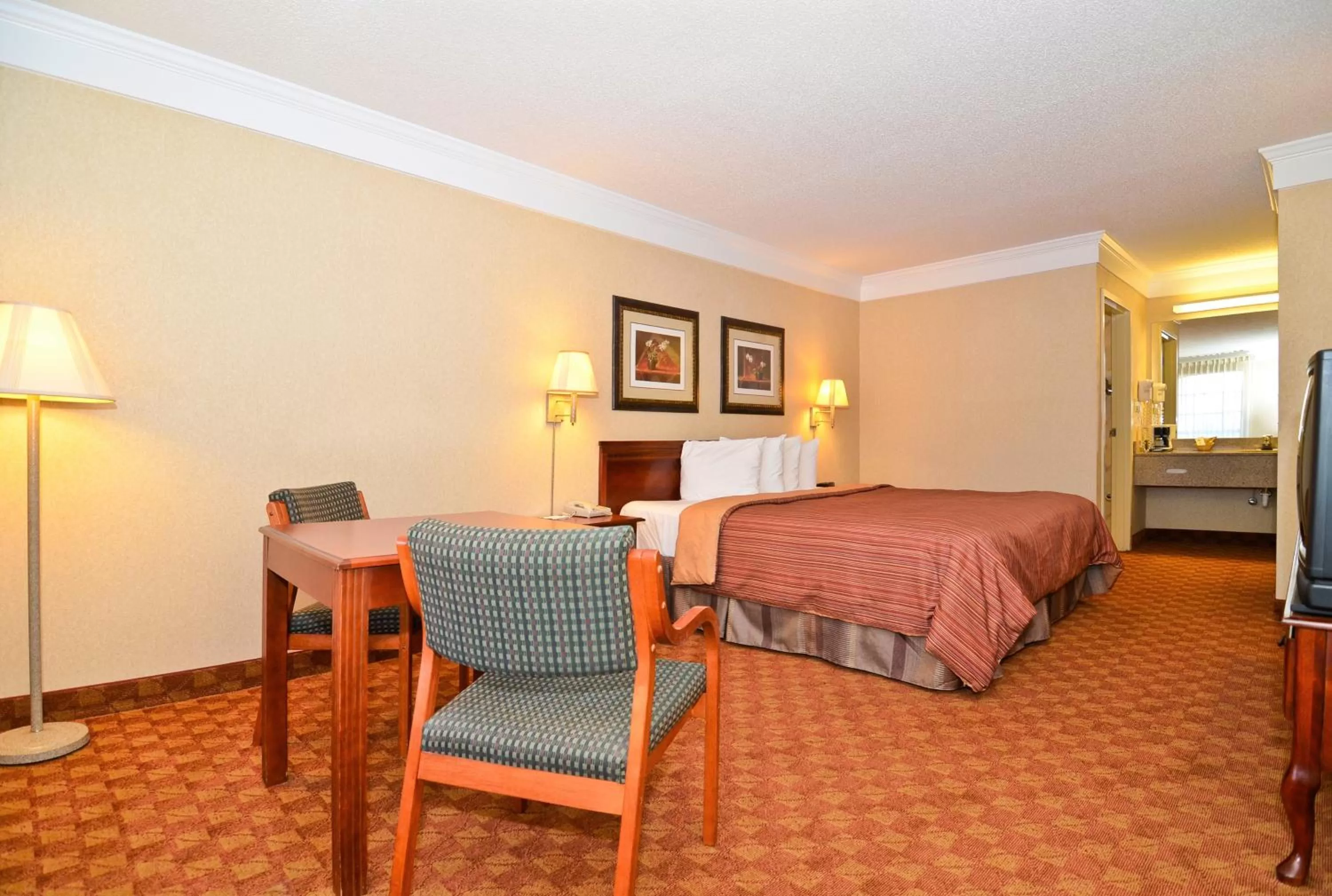 Photo of the whole room, Bed in Peach State Inn & Suites