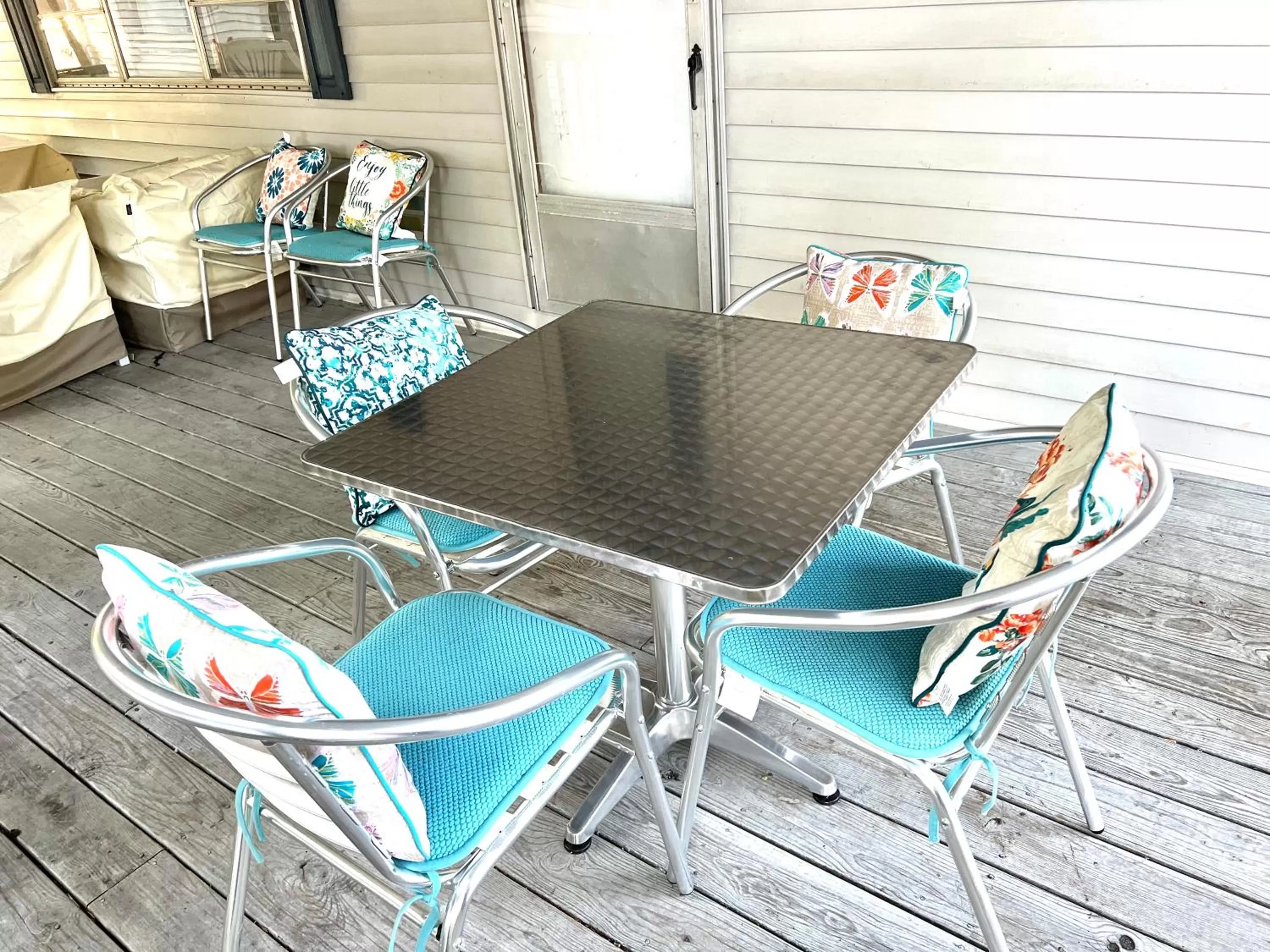 Balcony/Terrace in White Caps Motel and RV Park