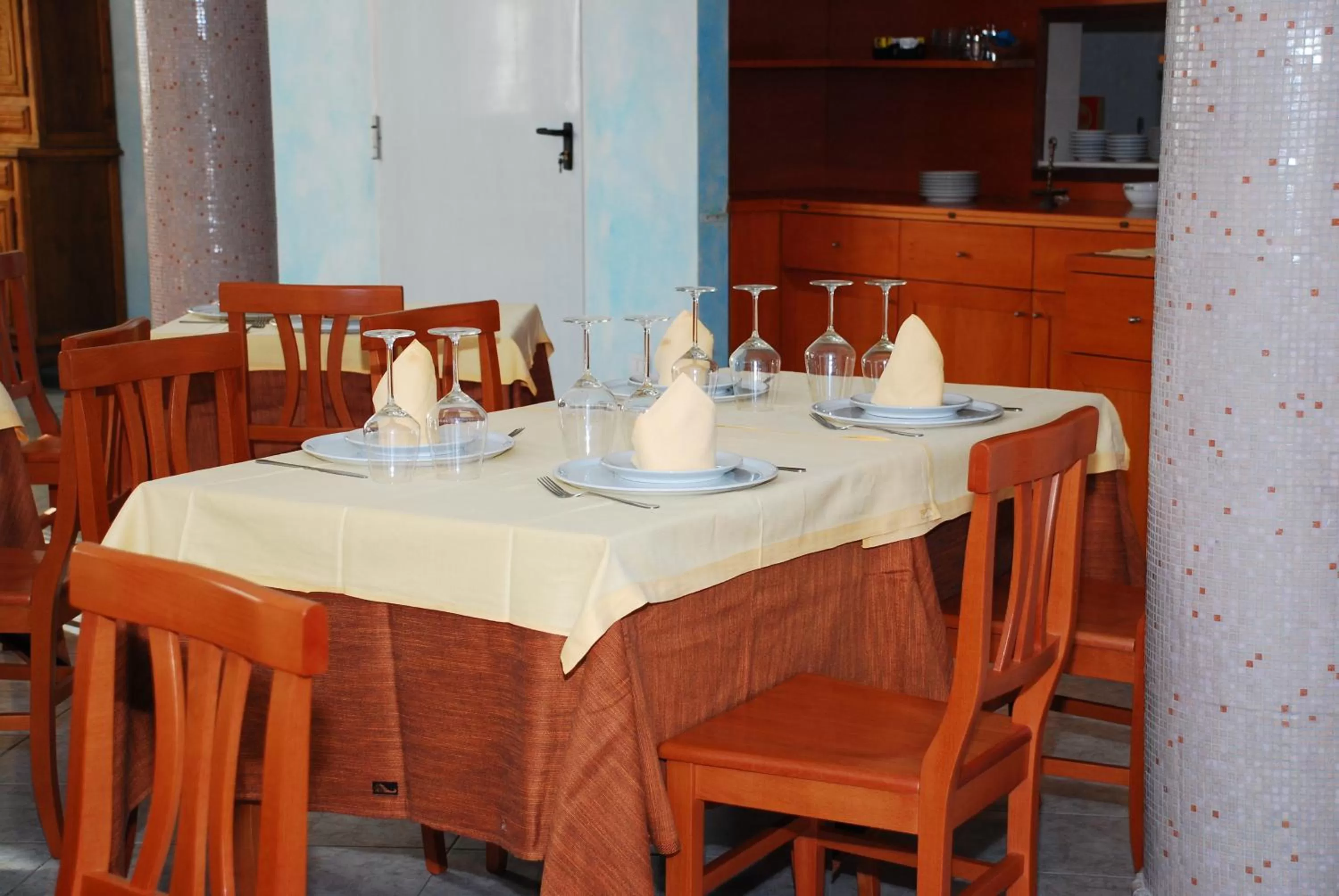 Restaurant/places to eat in Hotel Jasmine