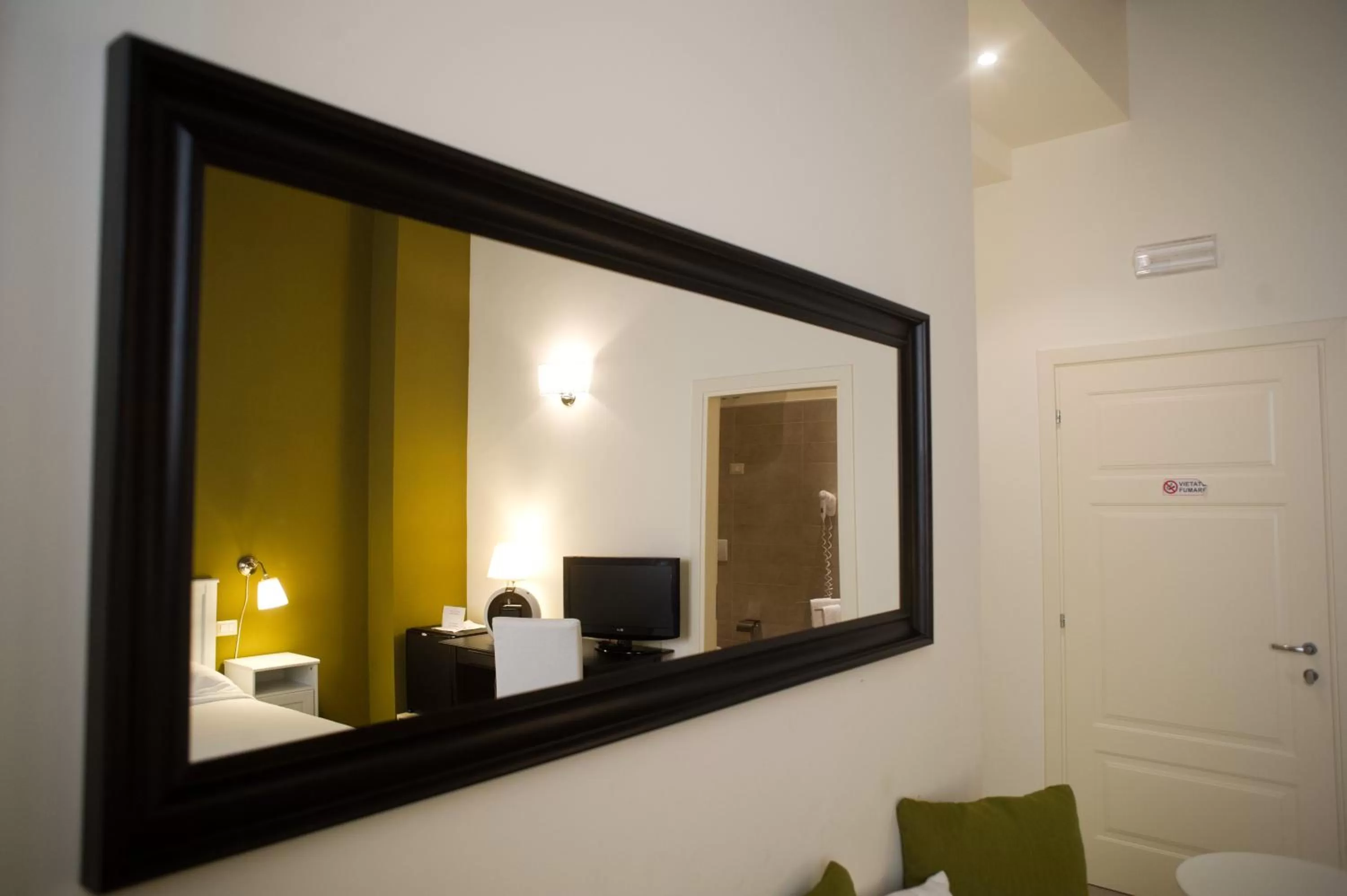 Communal lounge/ TV room in B&B Palazzo Paciotti