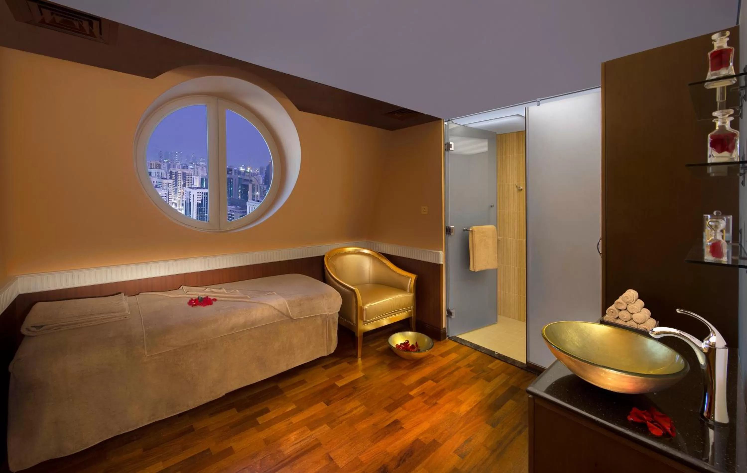 Spa and wellness centre/facilities, Bed in Royal Rose Abu Dhabi, a Curio Collection by Hilton Affiliated Hotel