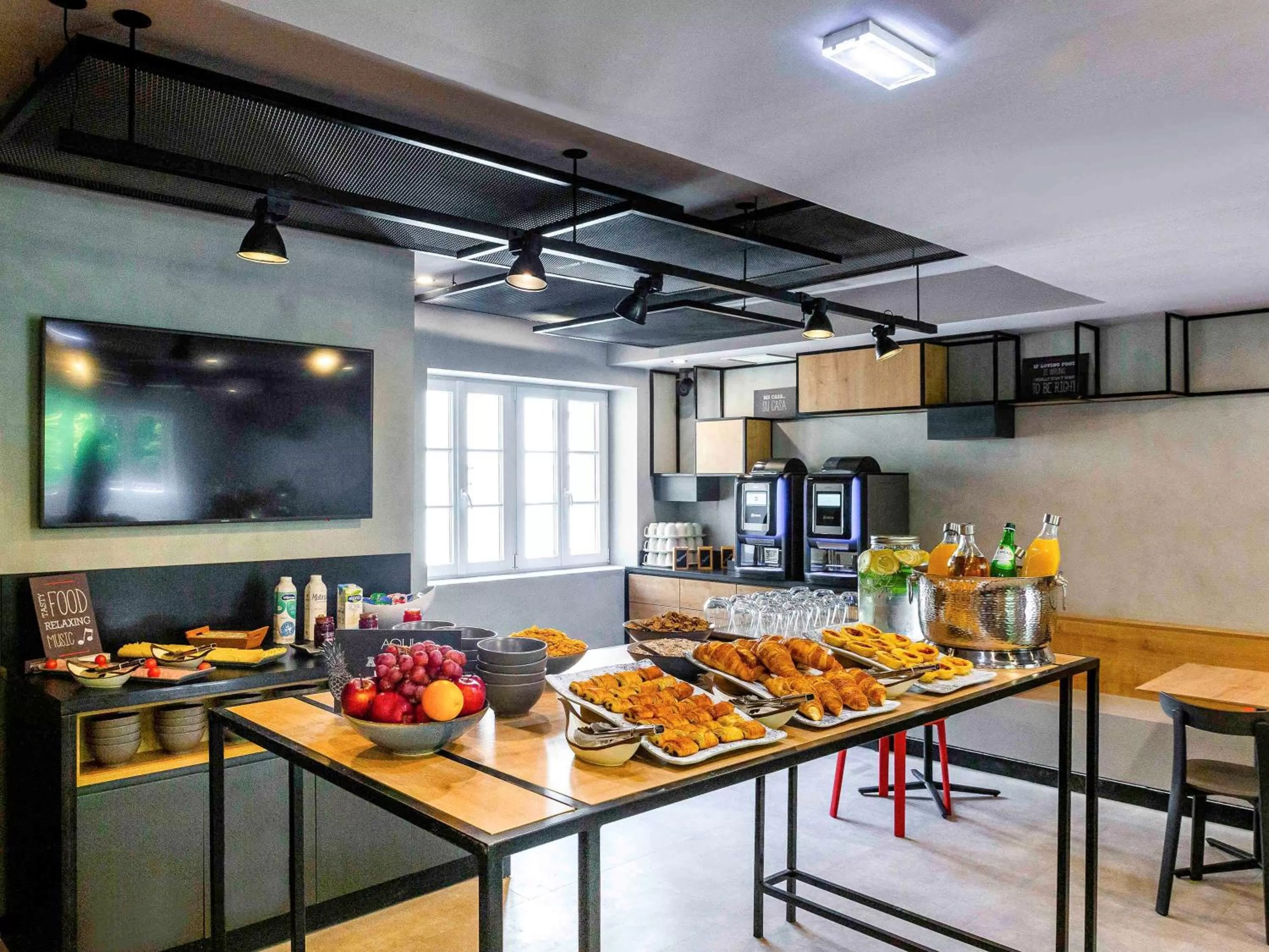 Restaurant/places to eat in ibis Porto Centro Mercado Bolhao