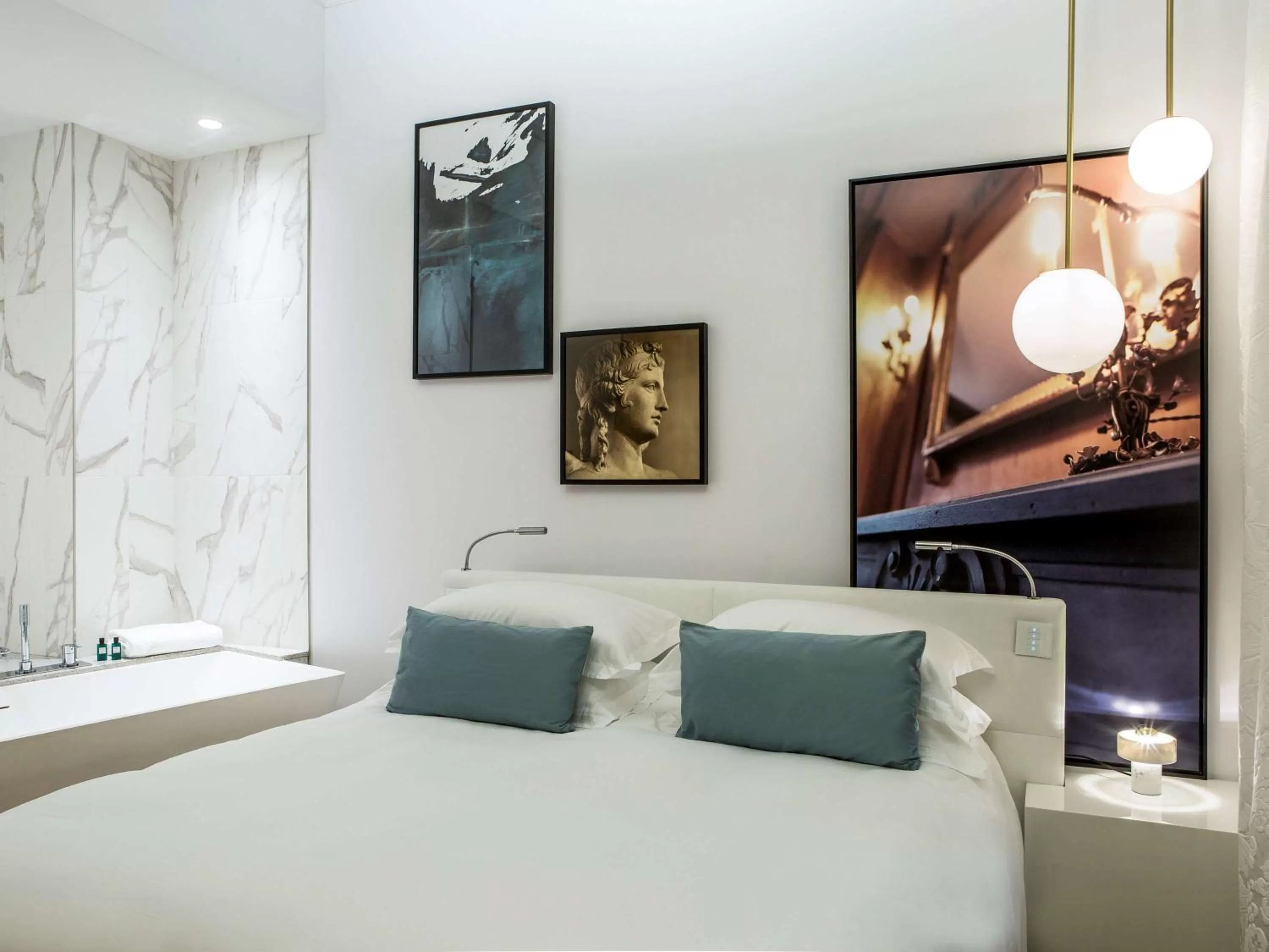 Photo of the whole room, Bed in Sofitel Roma Villa Borghese