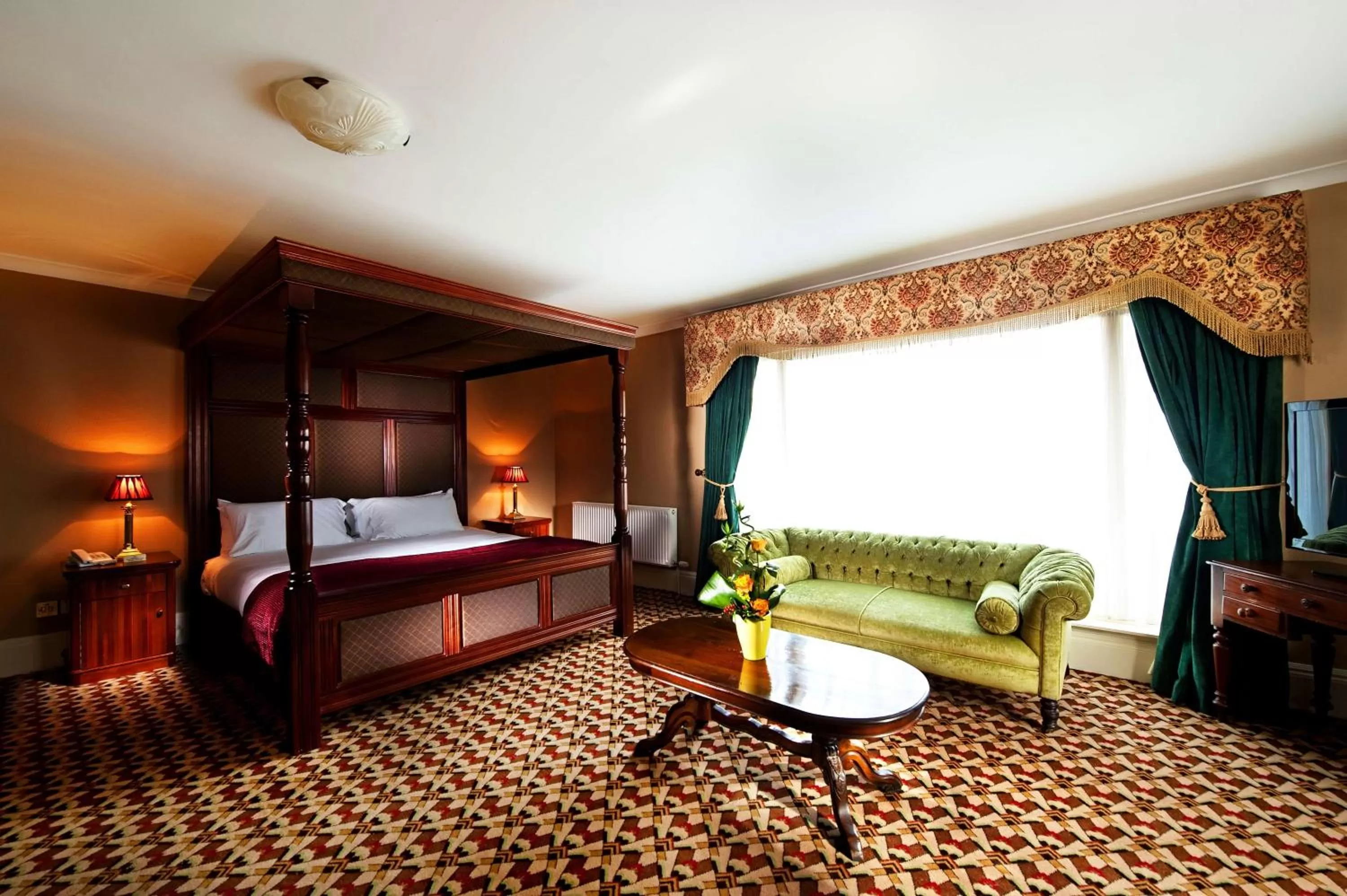 Bedroom, Bed in Riverbank House Hotel