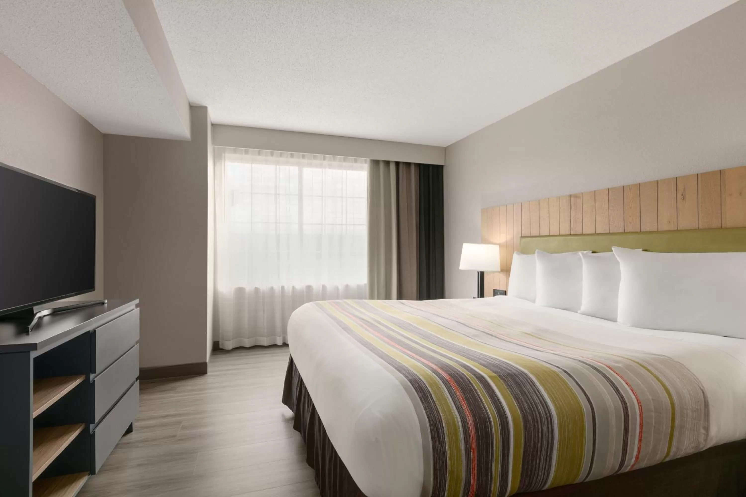 Bed in Country Inn & Suites by Radisson, London, KY