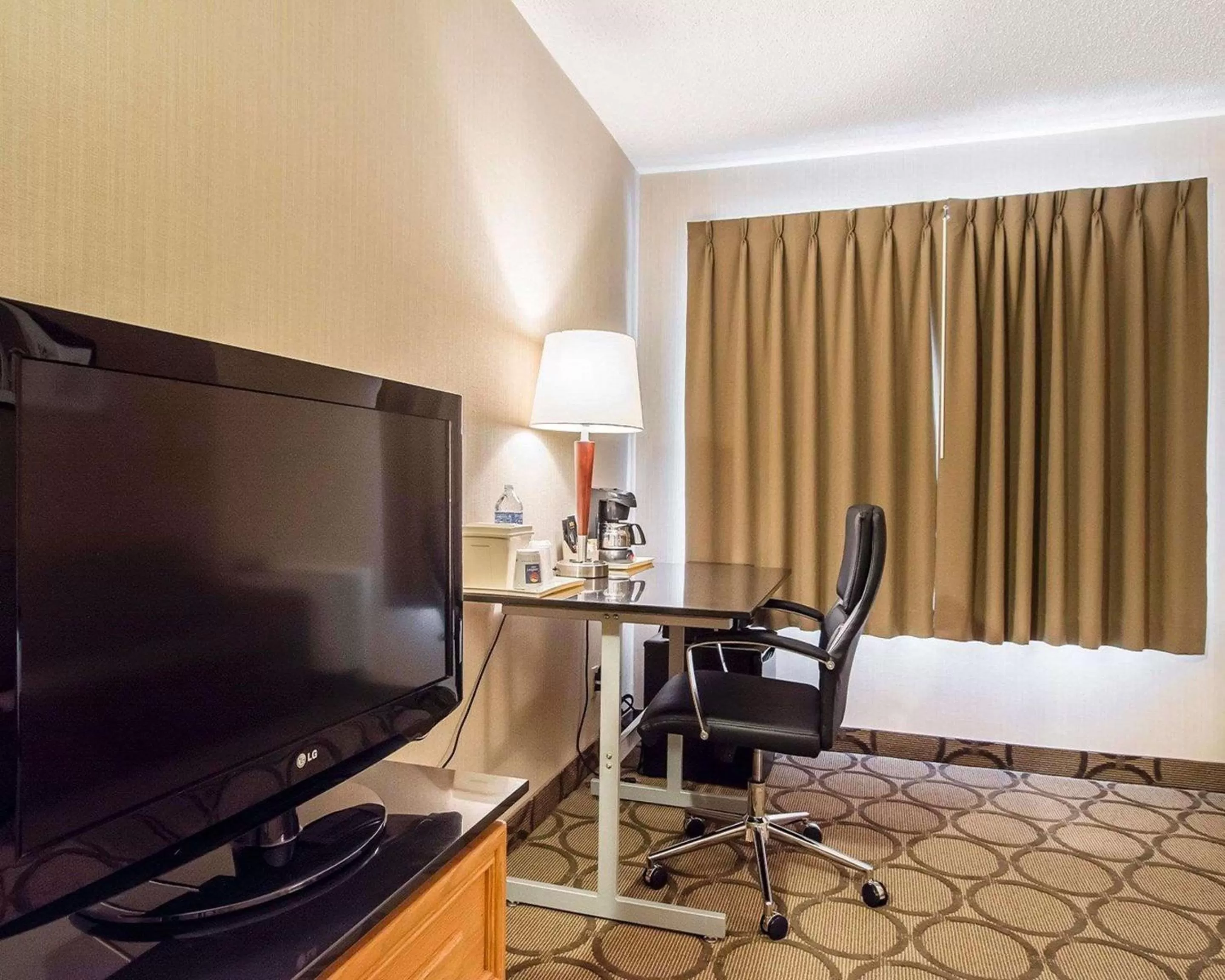 Photo of the whole room, Bed in Comfort Inn