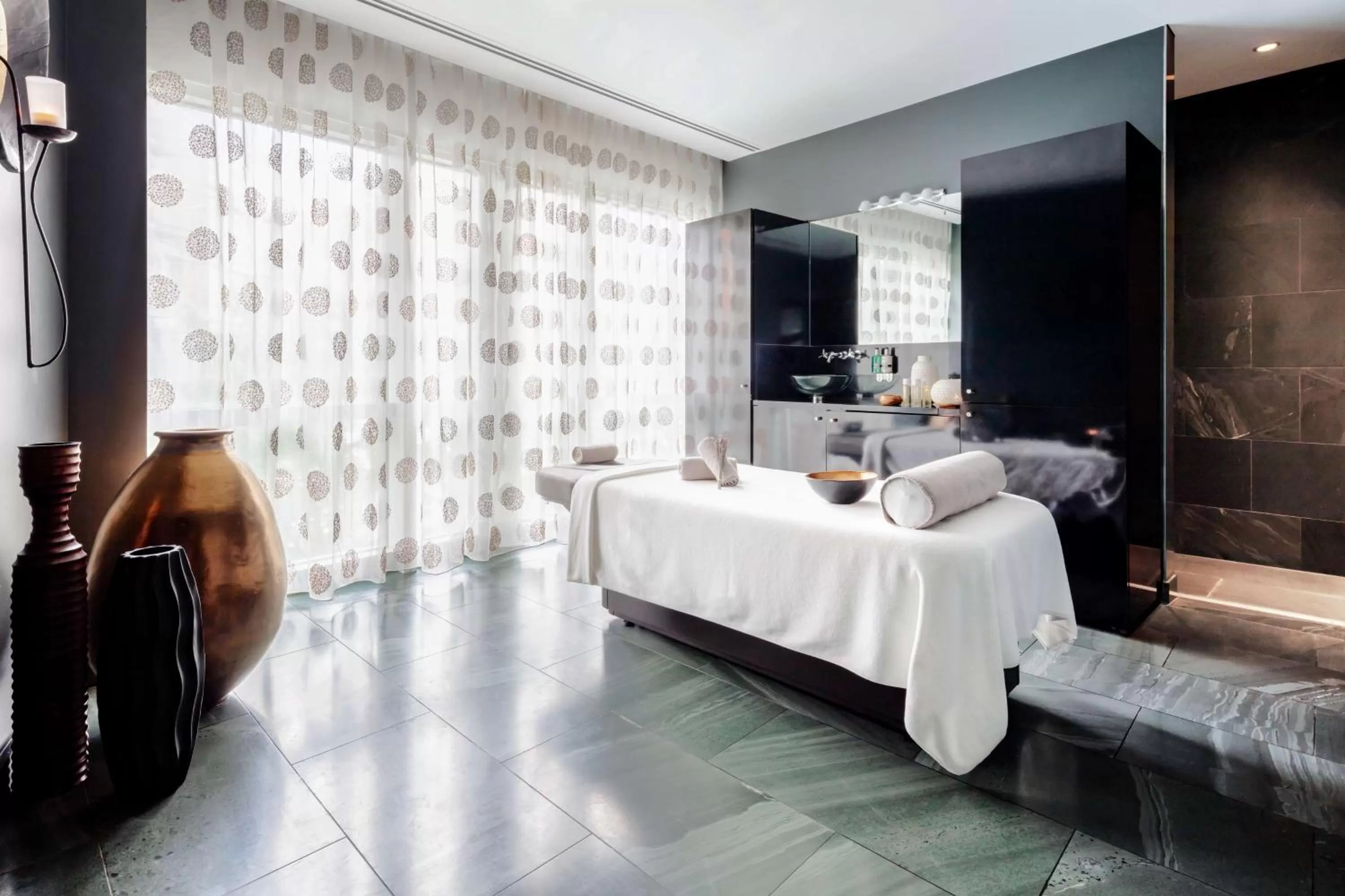 Spa and wellness centre/facilities, Bed in Radisson Blu Hotel, London Canary Wharf East