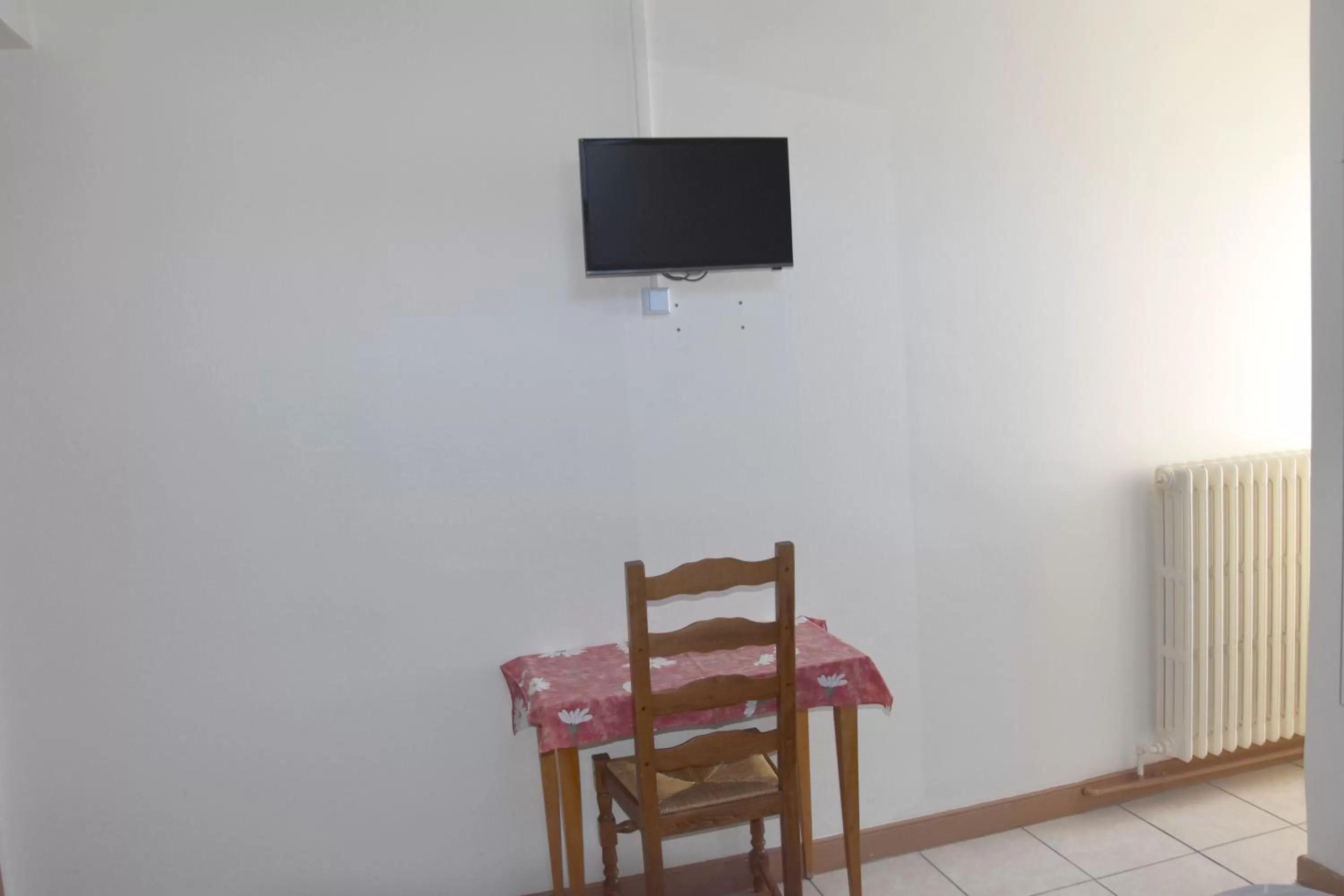 TV and multimedia in Hotel Gai Relais