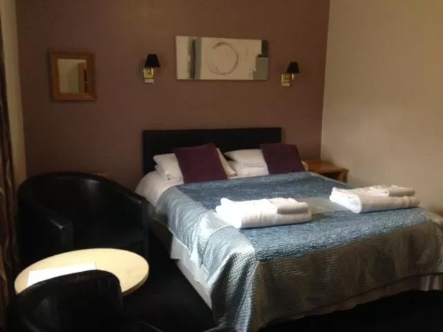 Bedroom, Bed in The Prince Consort