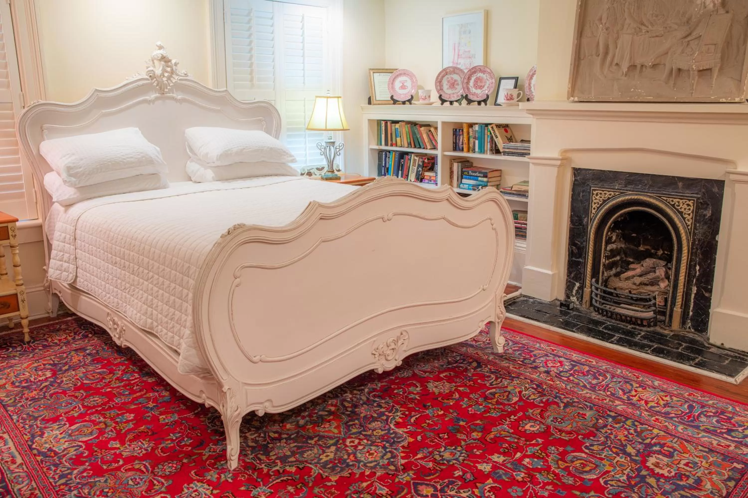 Bed in Justine Inn Savannah