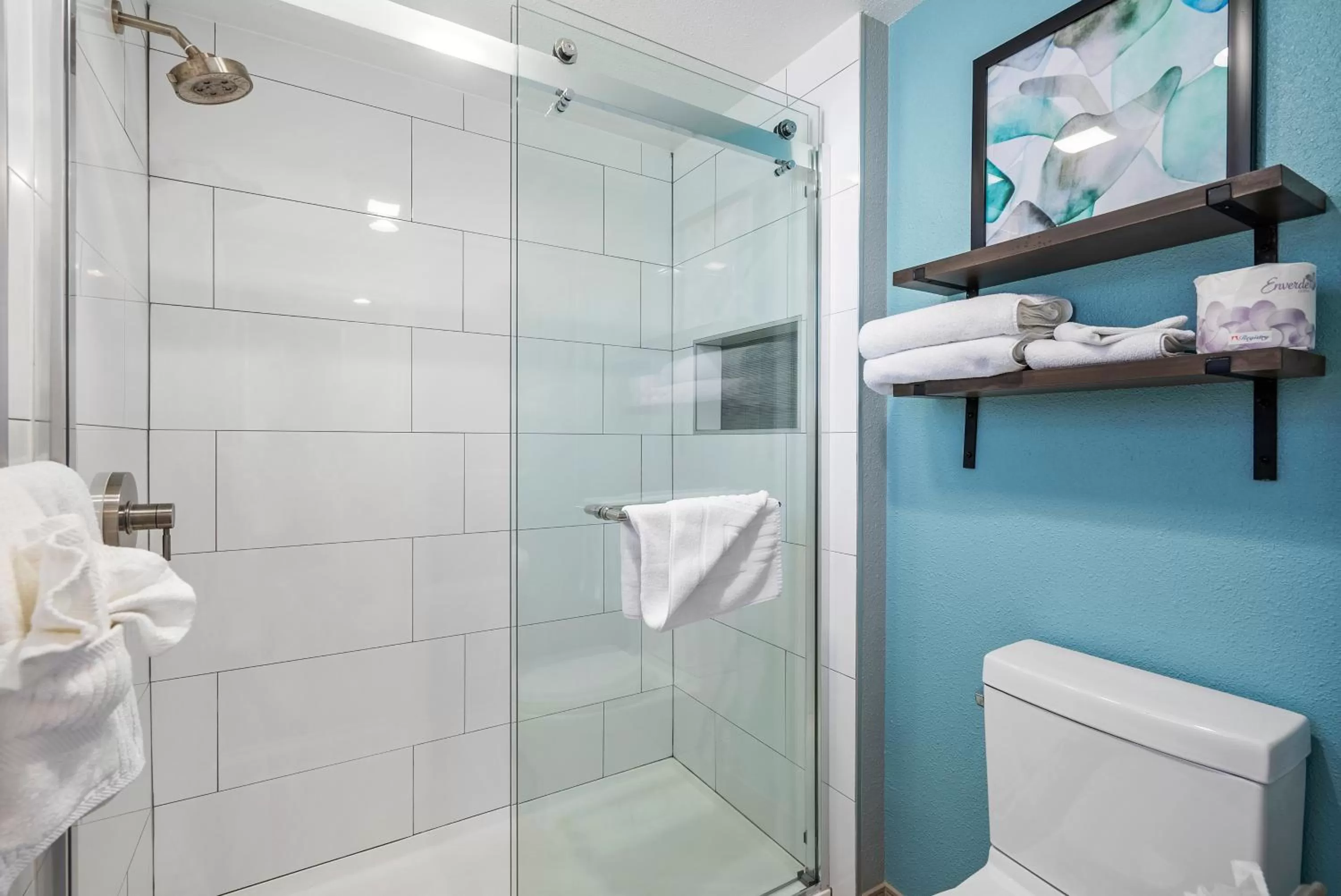 Bathroom in Shoreline Inn...on the beach