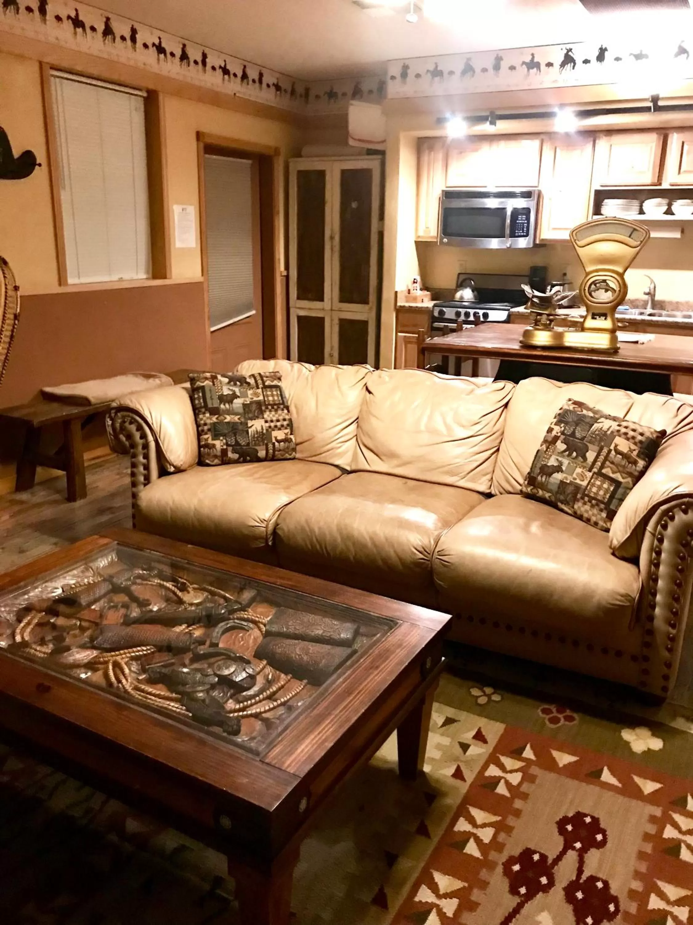 Living room in Cowboy's Lodge