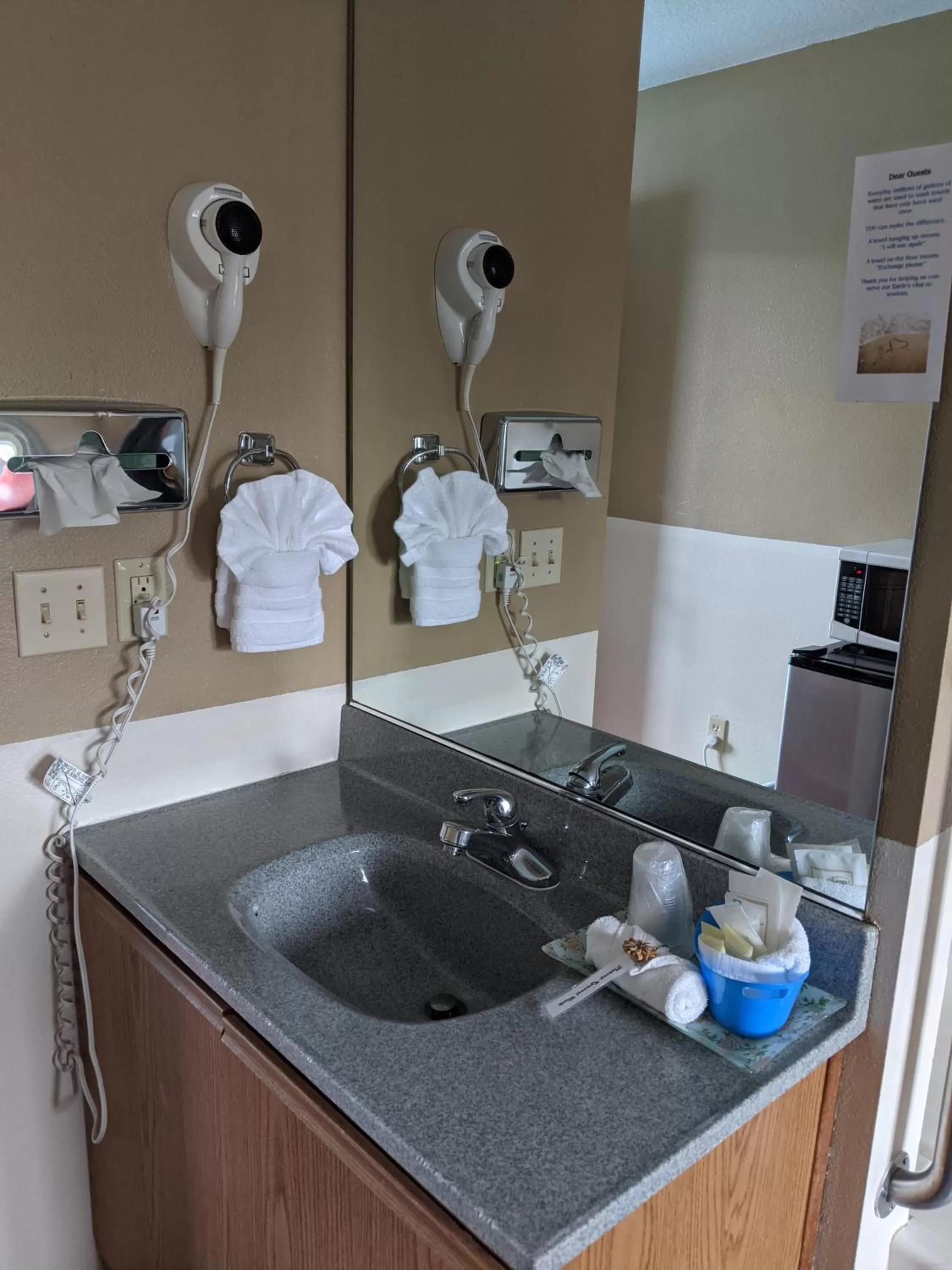 Bathroom in Hillcrest Inn