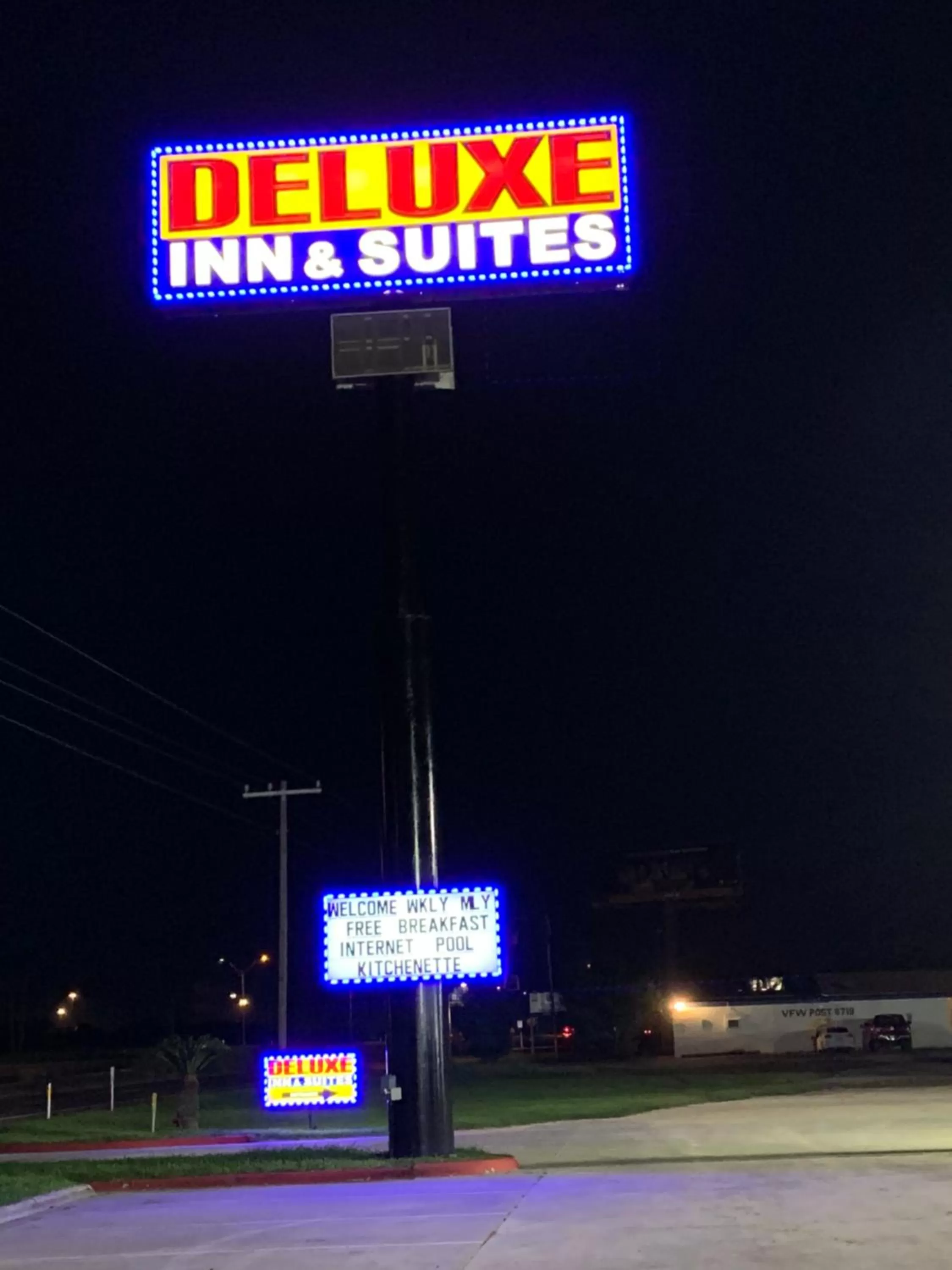 Deluxe Inn and Suites