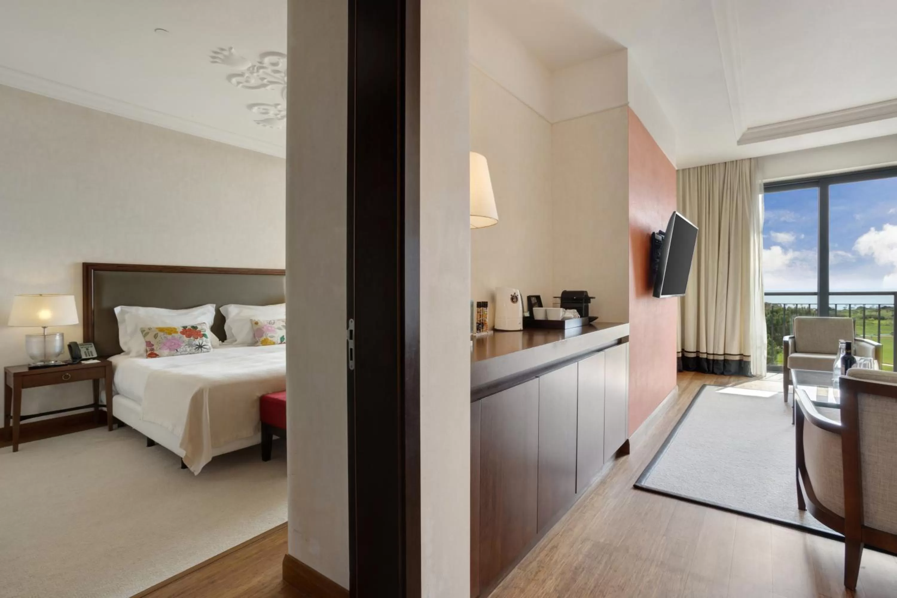 Property building, Bed in Cascade Wellness Resort