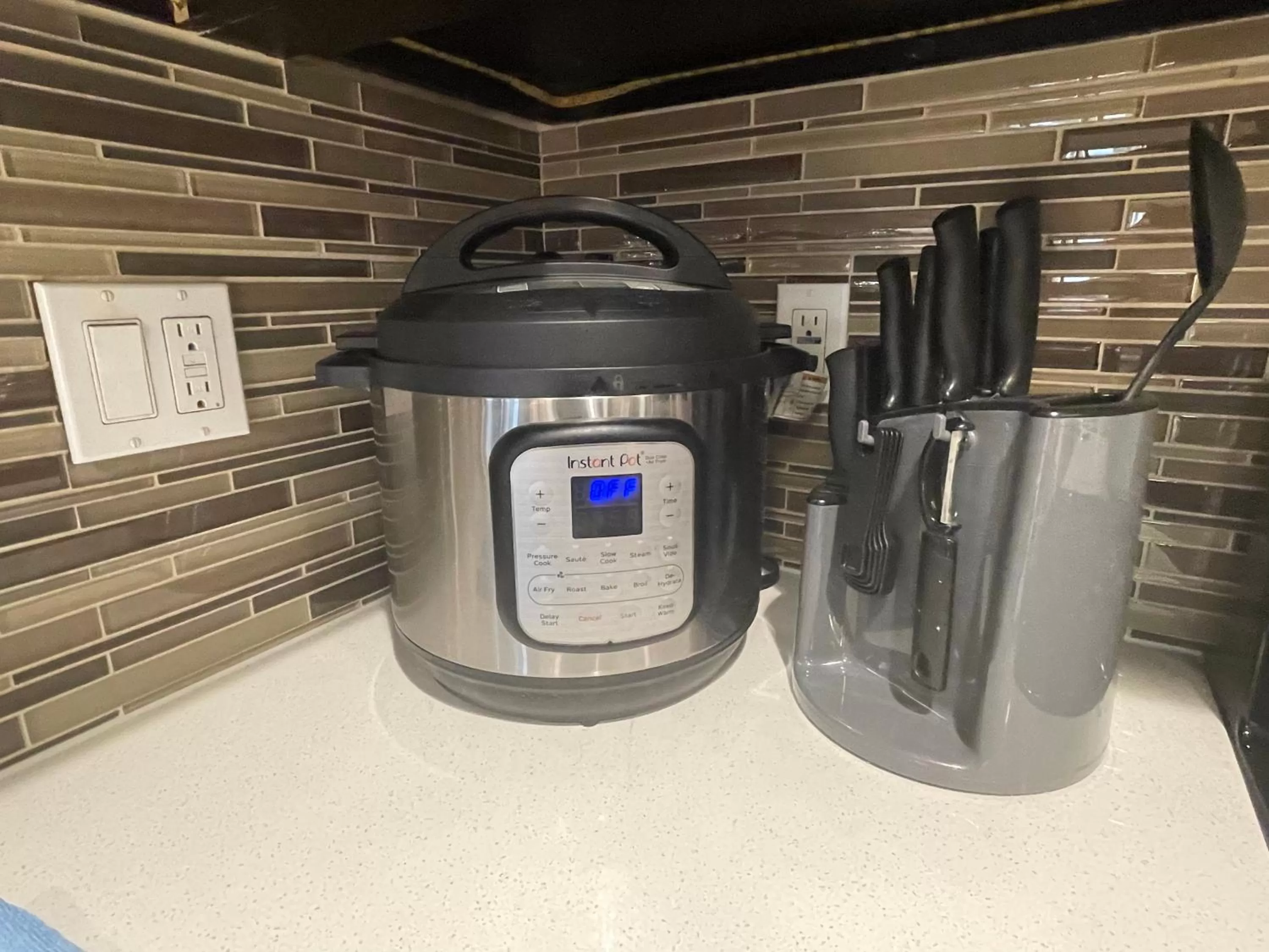 minibar, Coffee/Tea Facilities in Amazing DTLA View 1bd Full Kitchen Free Private Parking.