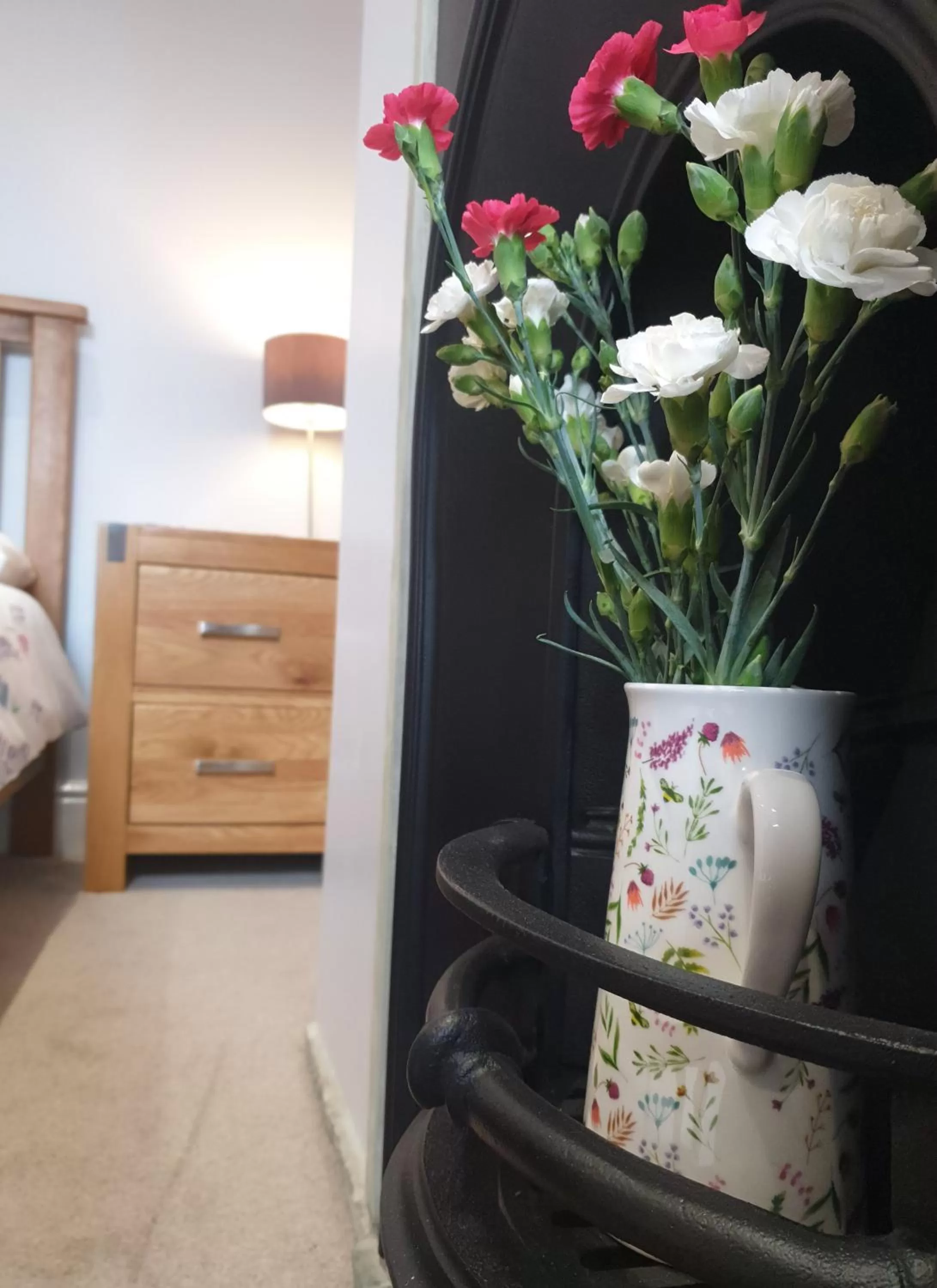 Bedroom, Bed in Lyndene