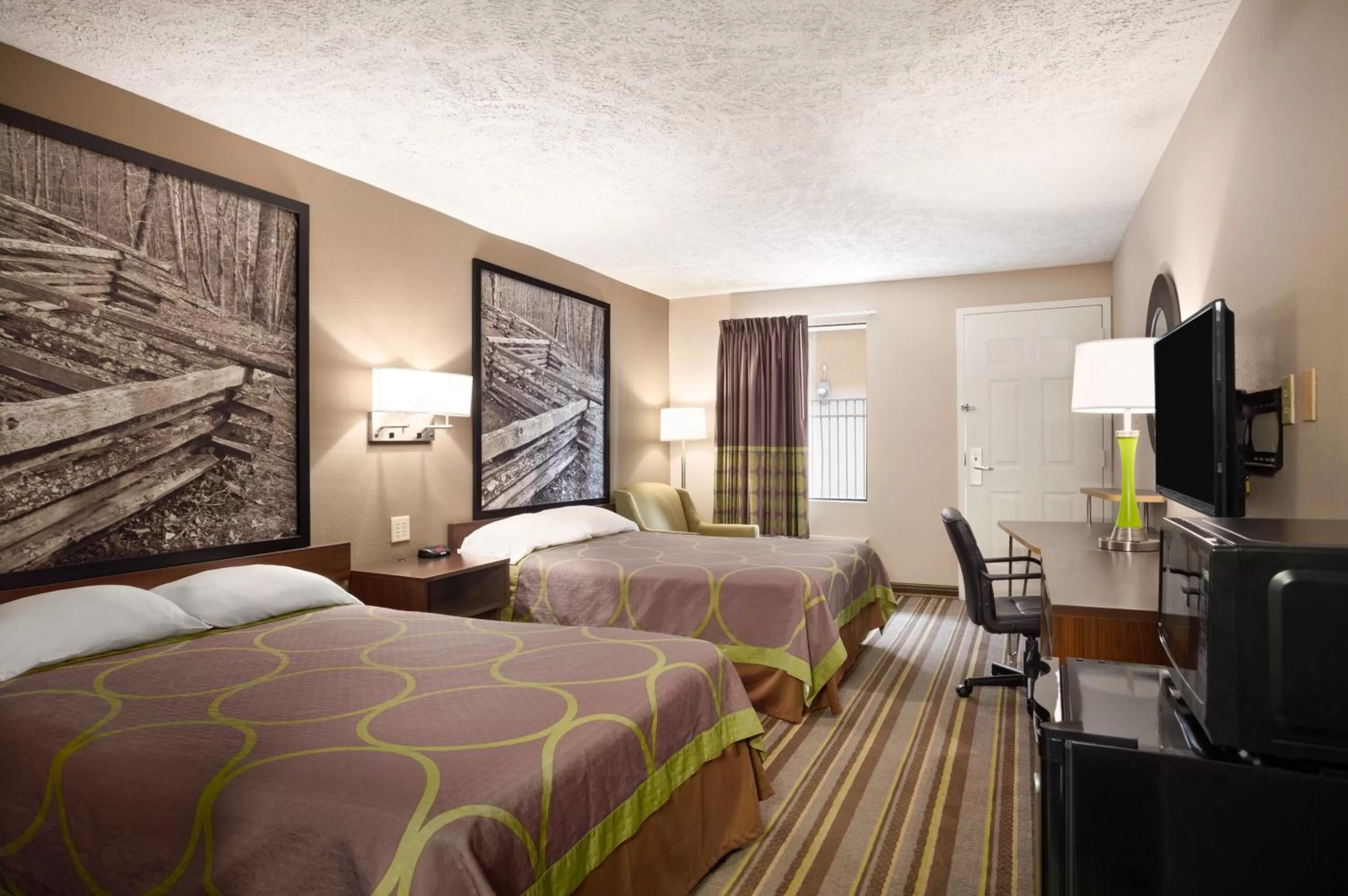 Bedroom, Bed in Super 8 by Wyndham Jackson