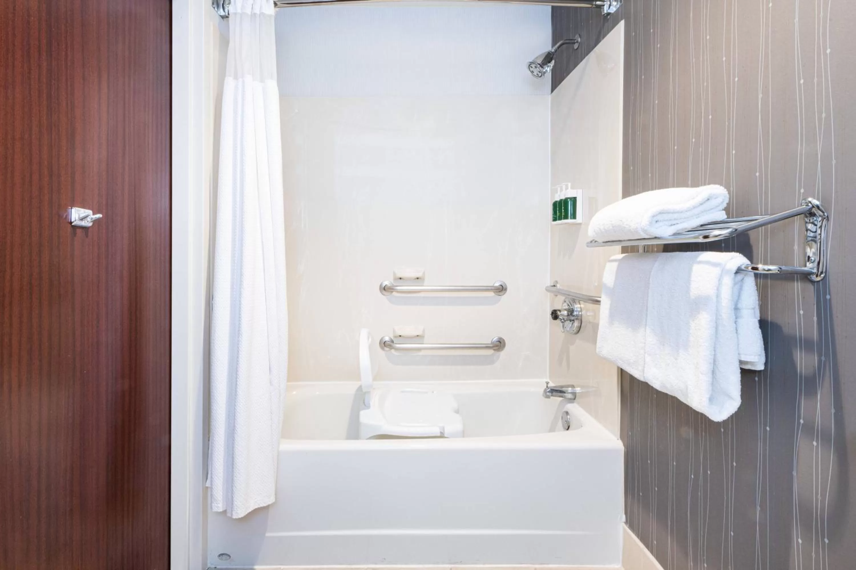 Bathroom in Courtyard by Marriott Columbus Tipton Lakes