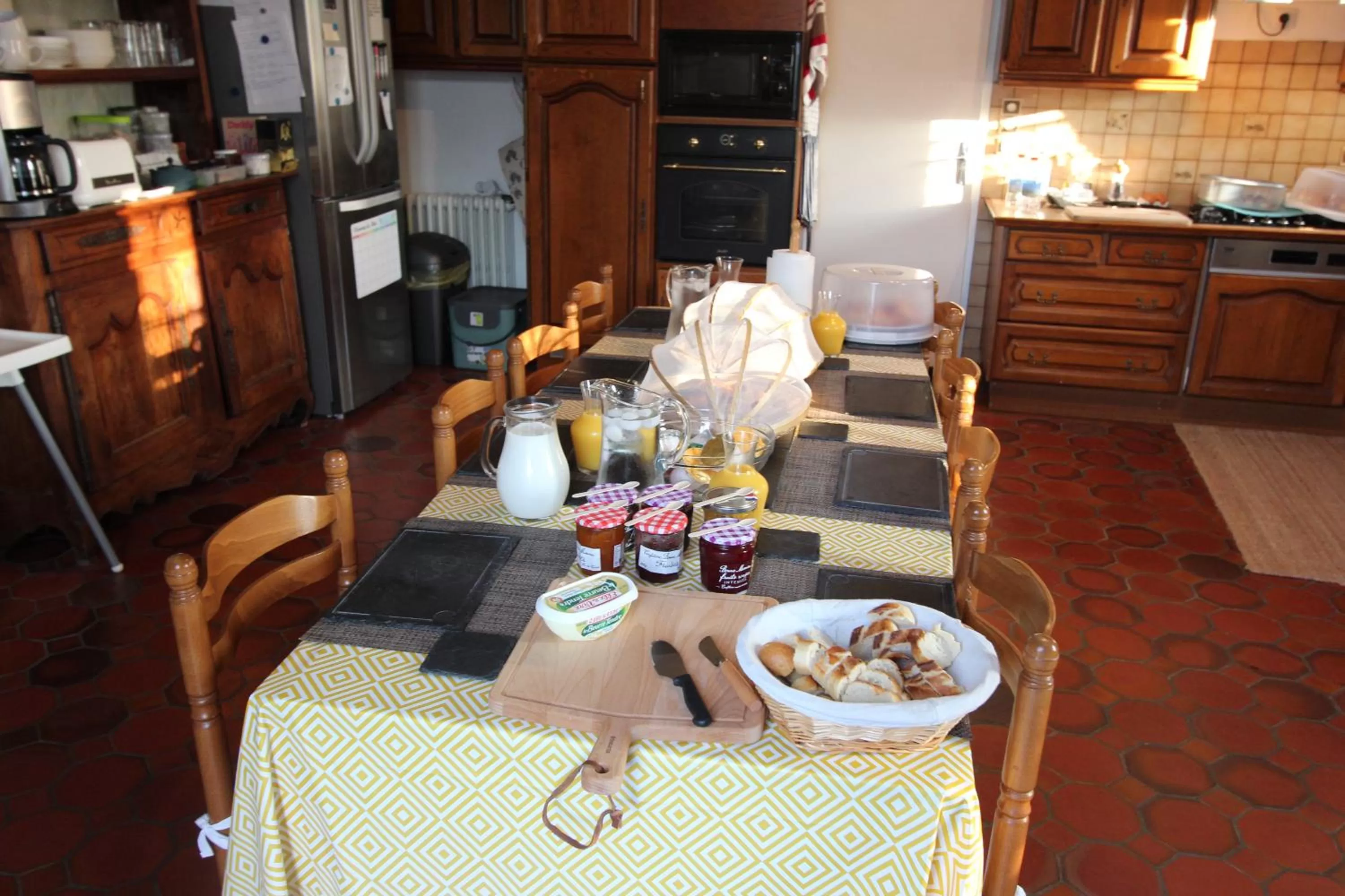 Restaurant/Places to Eat in La Charentaise des Lilas