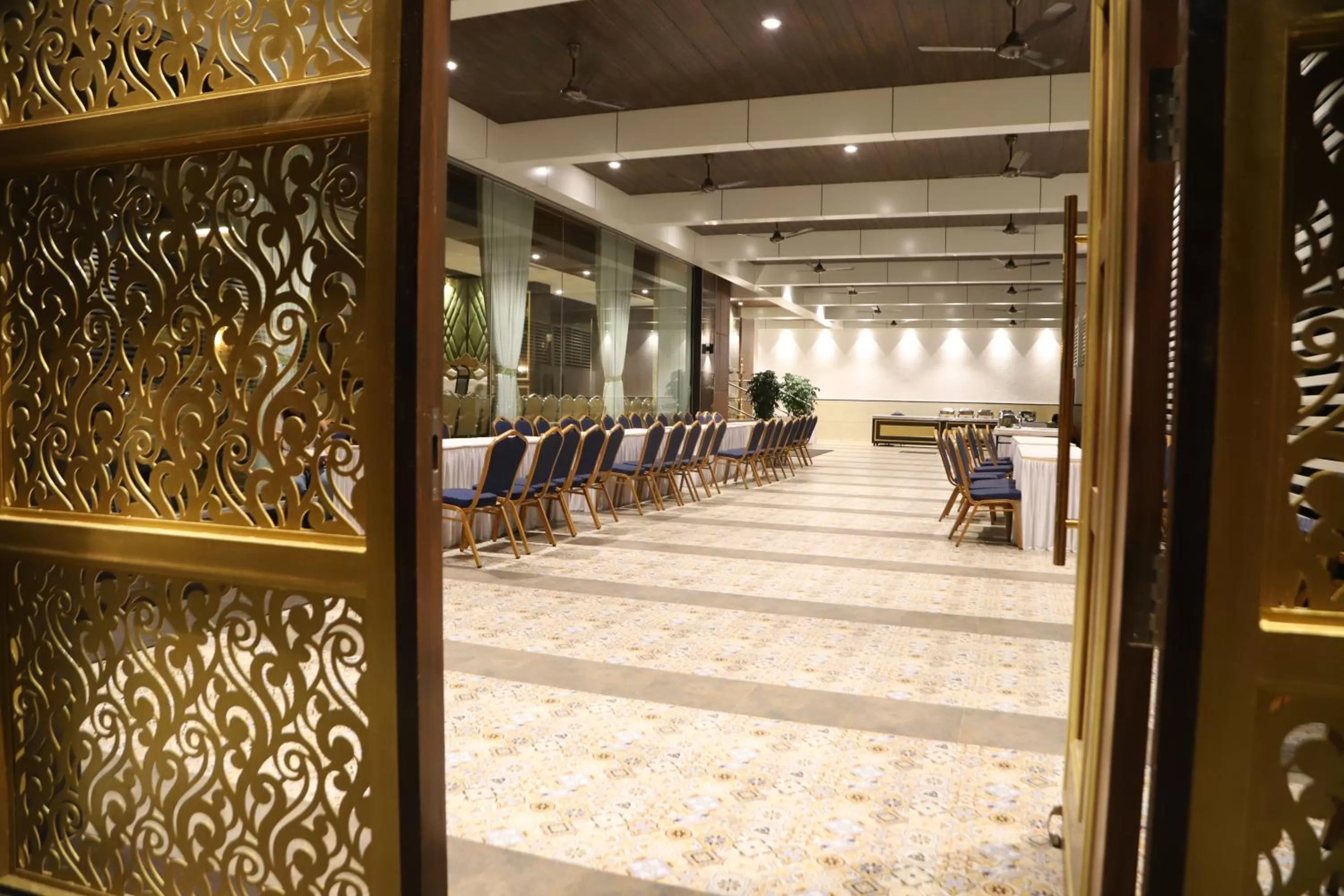 Restaurant/places to eat in Maple Inn