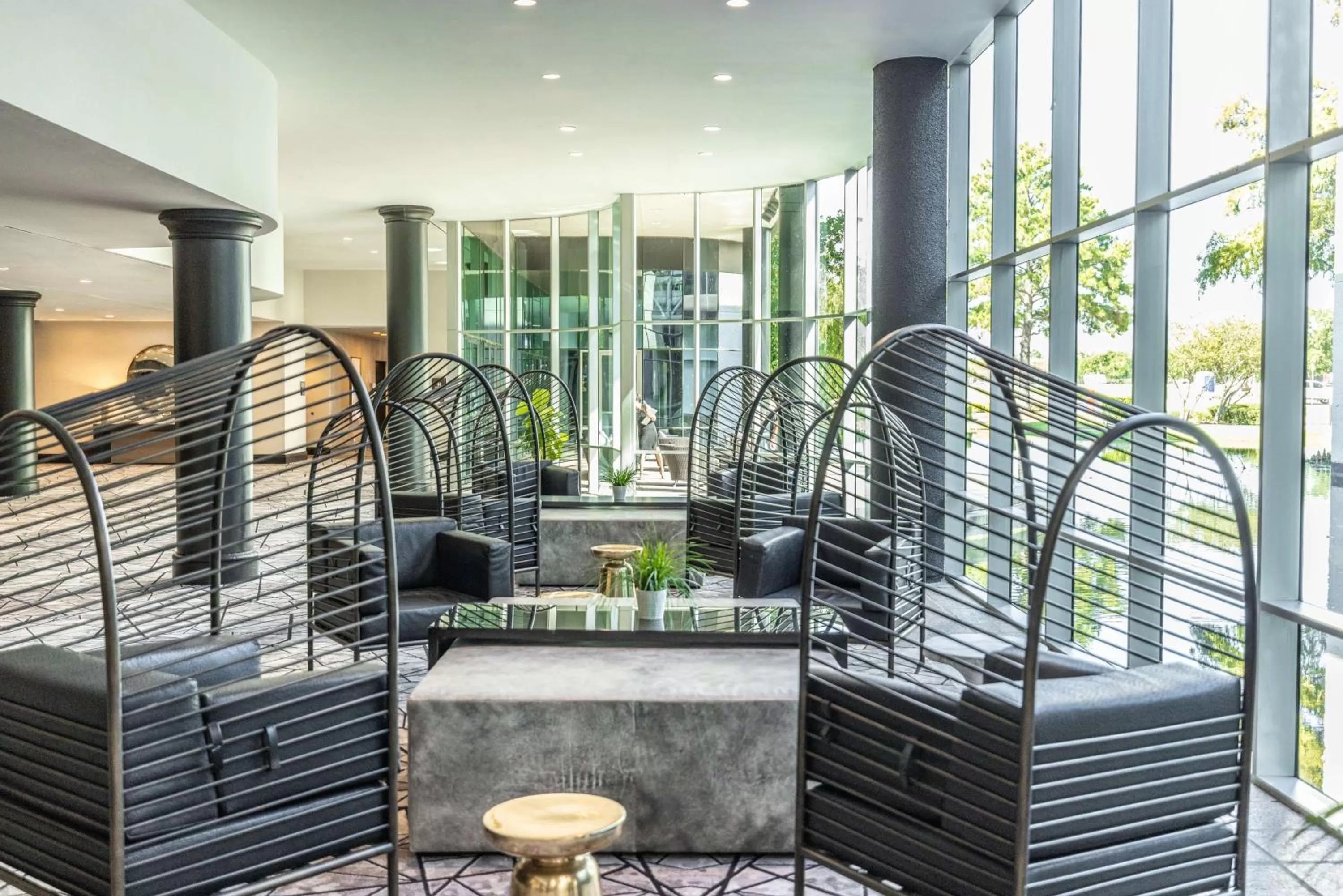 Communal lounge/ TV room in Hyatt Regency Houston West