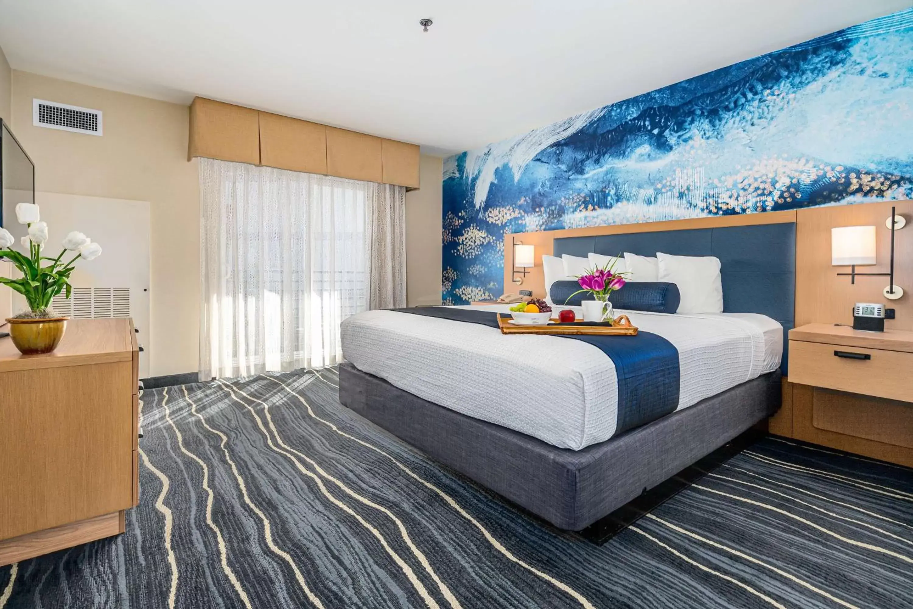 King Suite with Sofa Bed and Bath Tub - Disability Access/Non-Smoking in Best Western Plus Marina Gateway Hotel King Suite with Sofa Bed and Bath Tub - Disability Access/Non-Smoking in Best Western Plus Marina Gateway Hotel