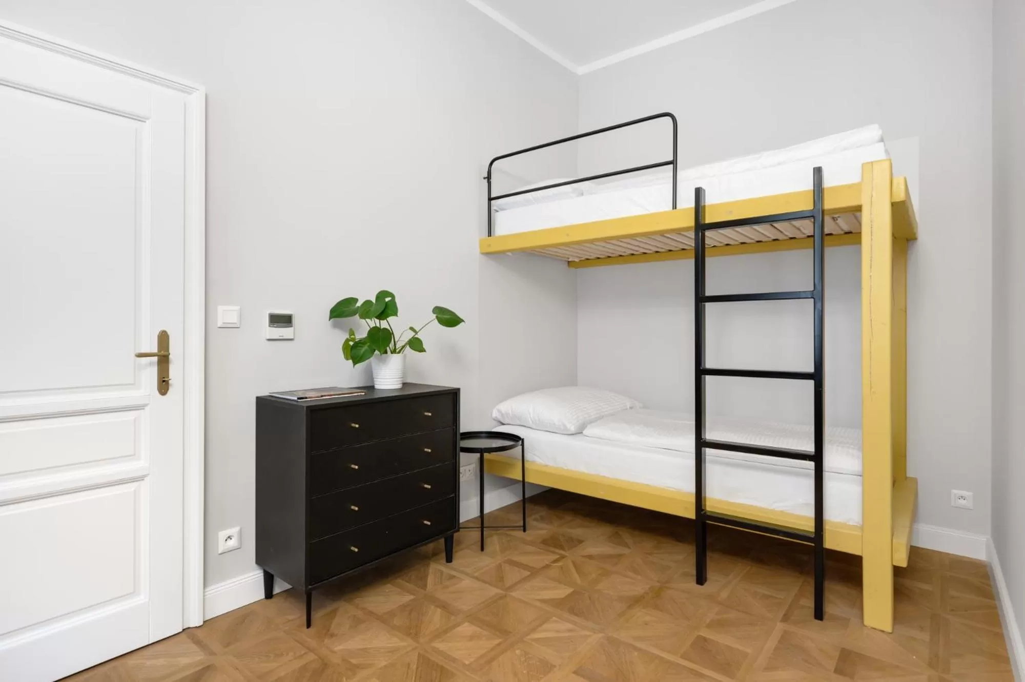 bunk bed, Bed in Palace Apartments