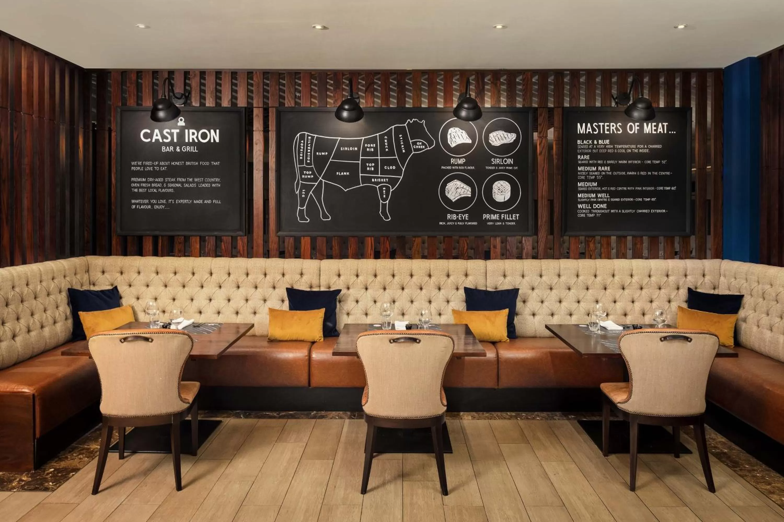 Lounge or bar in Sheraton Heathrow Hotel