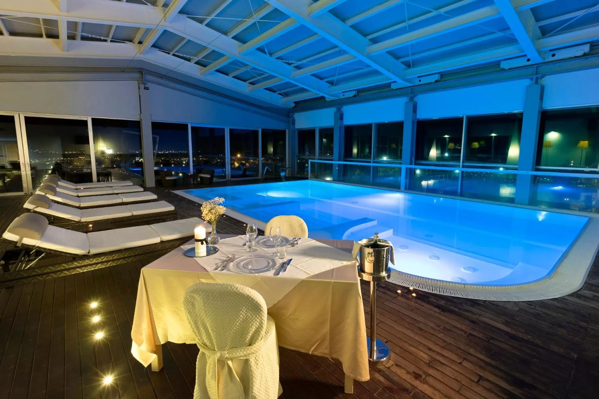 Hot Tub in Hotel Horizon