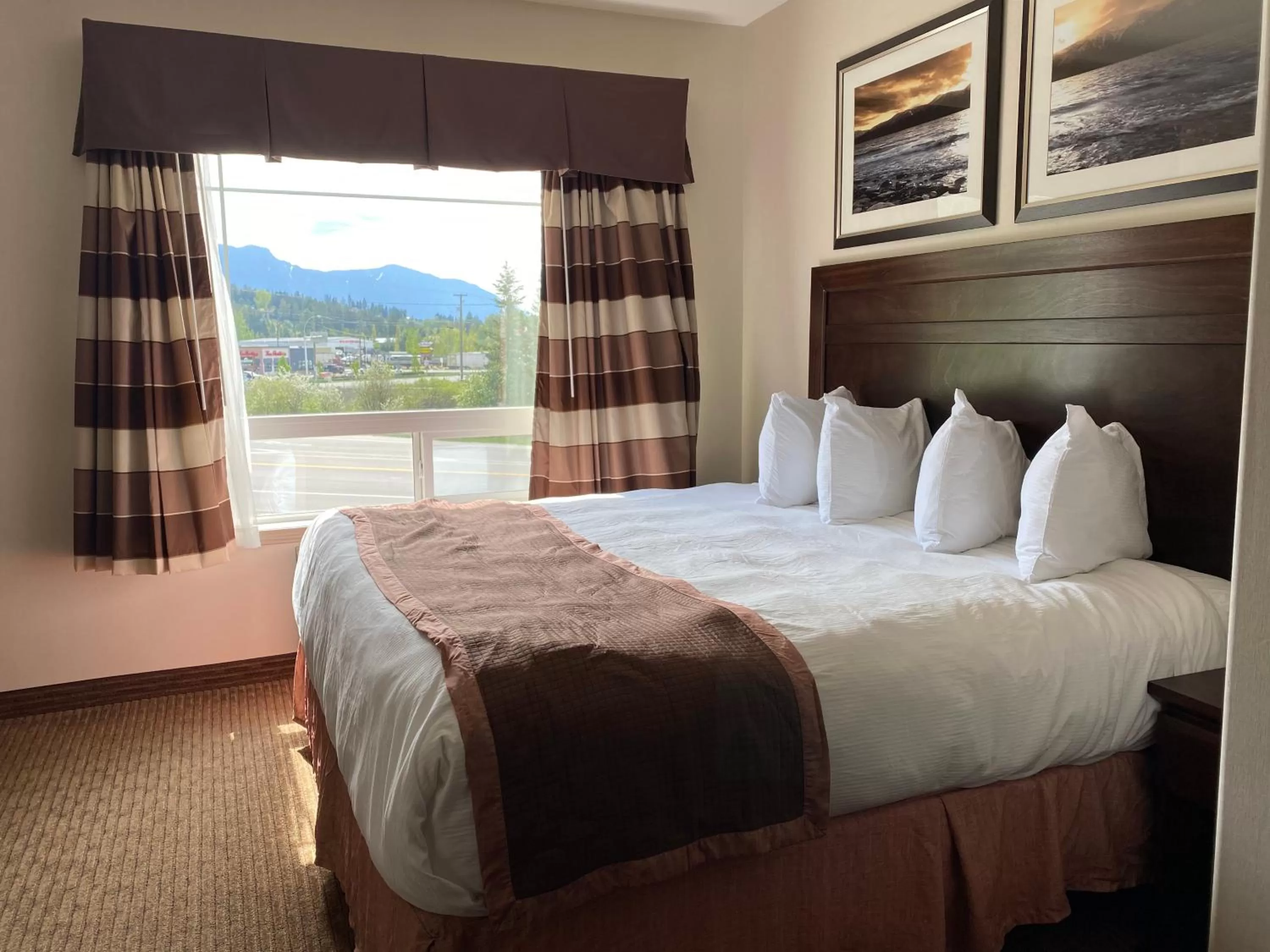 Bed in Ramada by Wyndham Creston