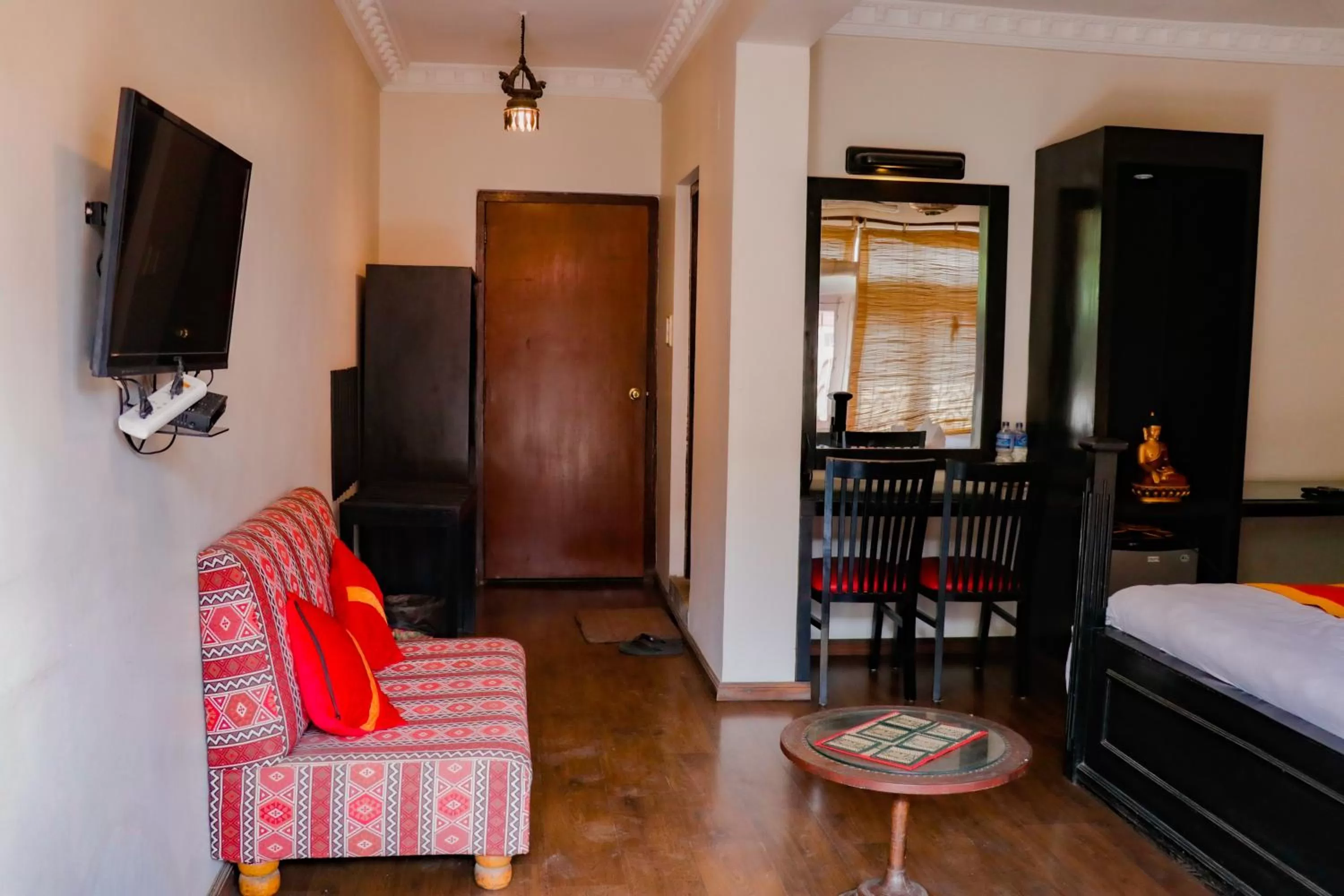 Communal lounge/ TV room, Bed in Hotel ThorongLa Thamel