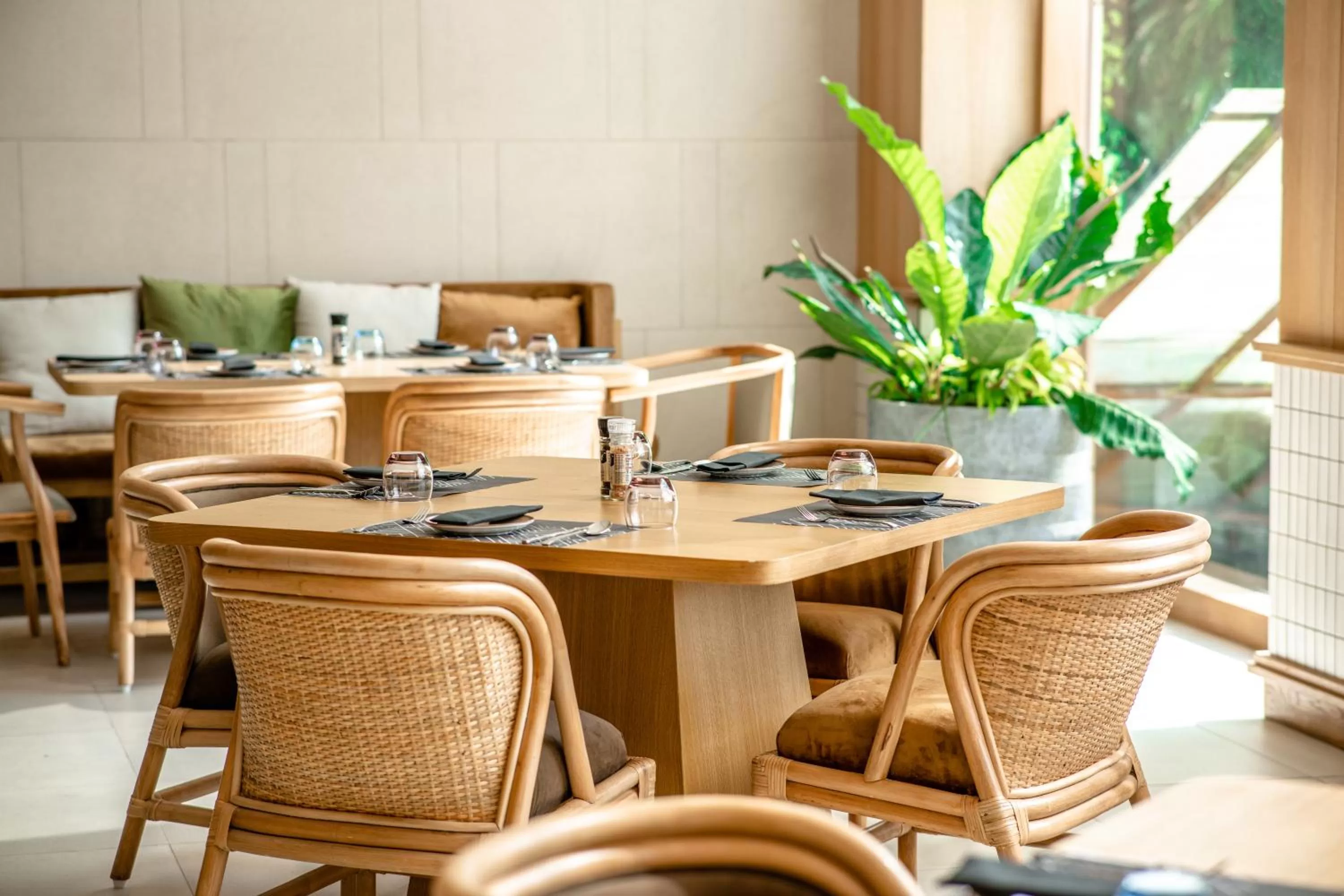 Restaurant/places to eat in Novotel Hyderabad Airport