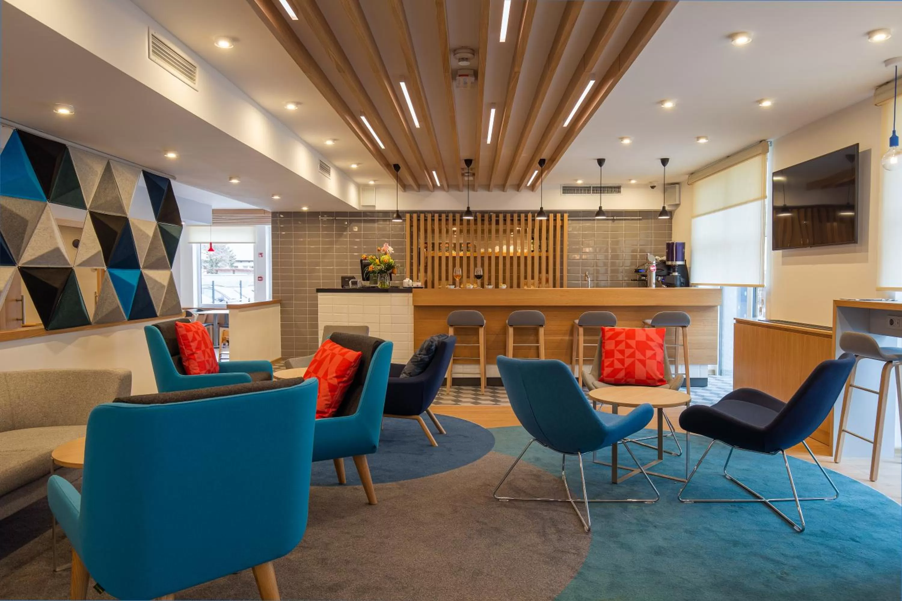 Lounge or bar in Holiday Inn Express - Ljubljana by IHG