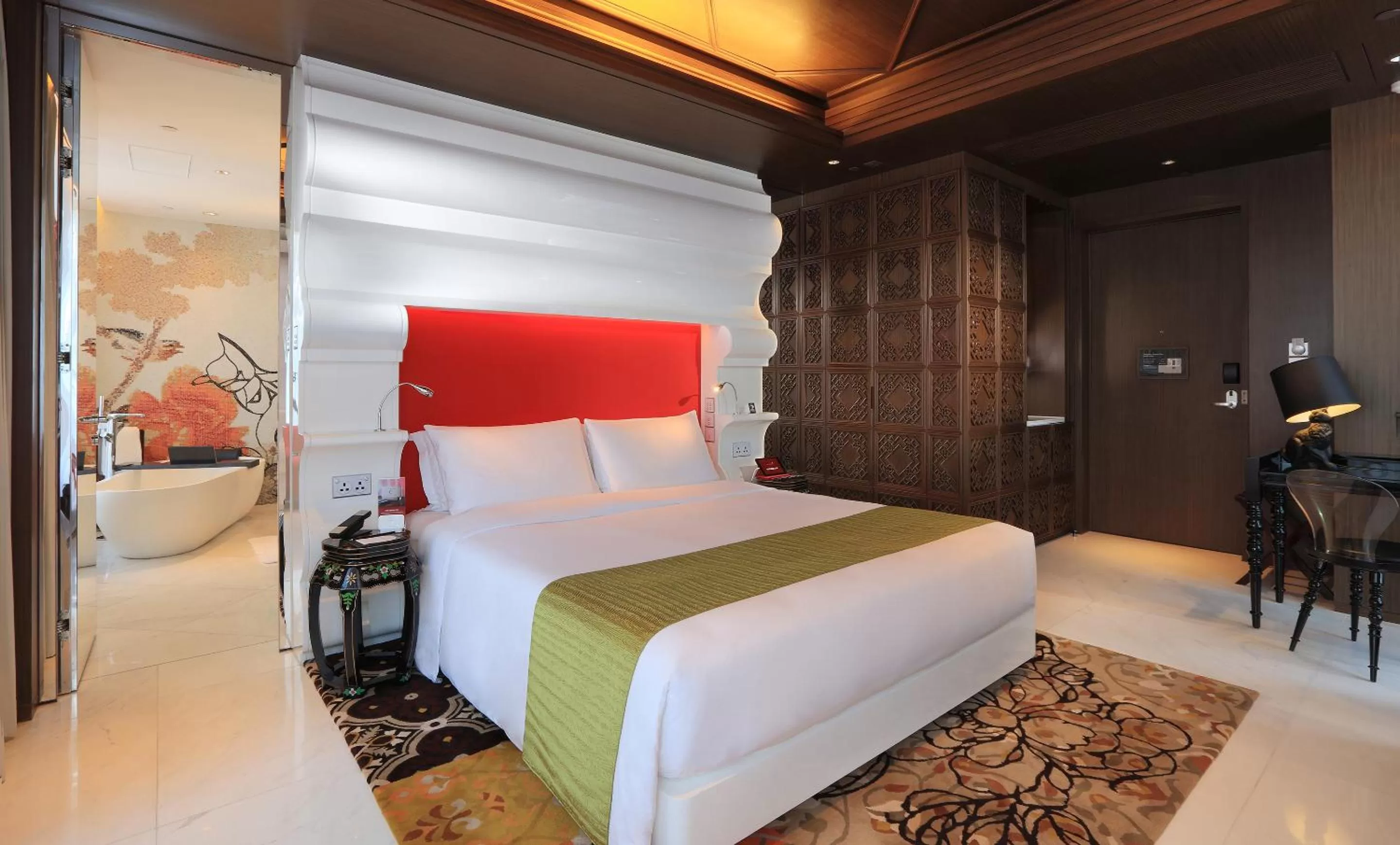 Bathroom, Bed in Mira Moon