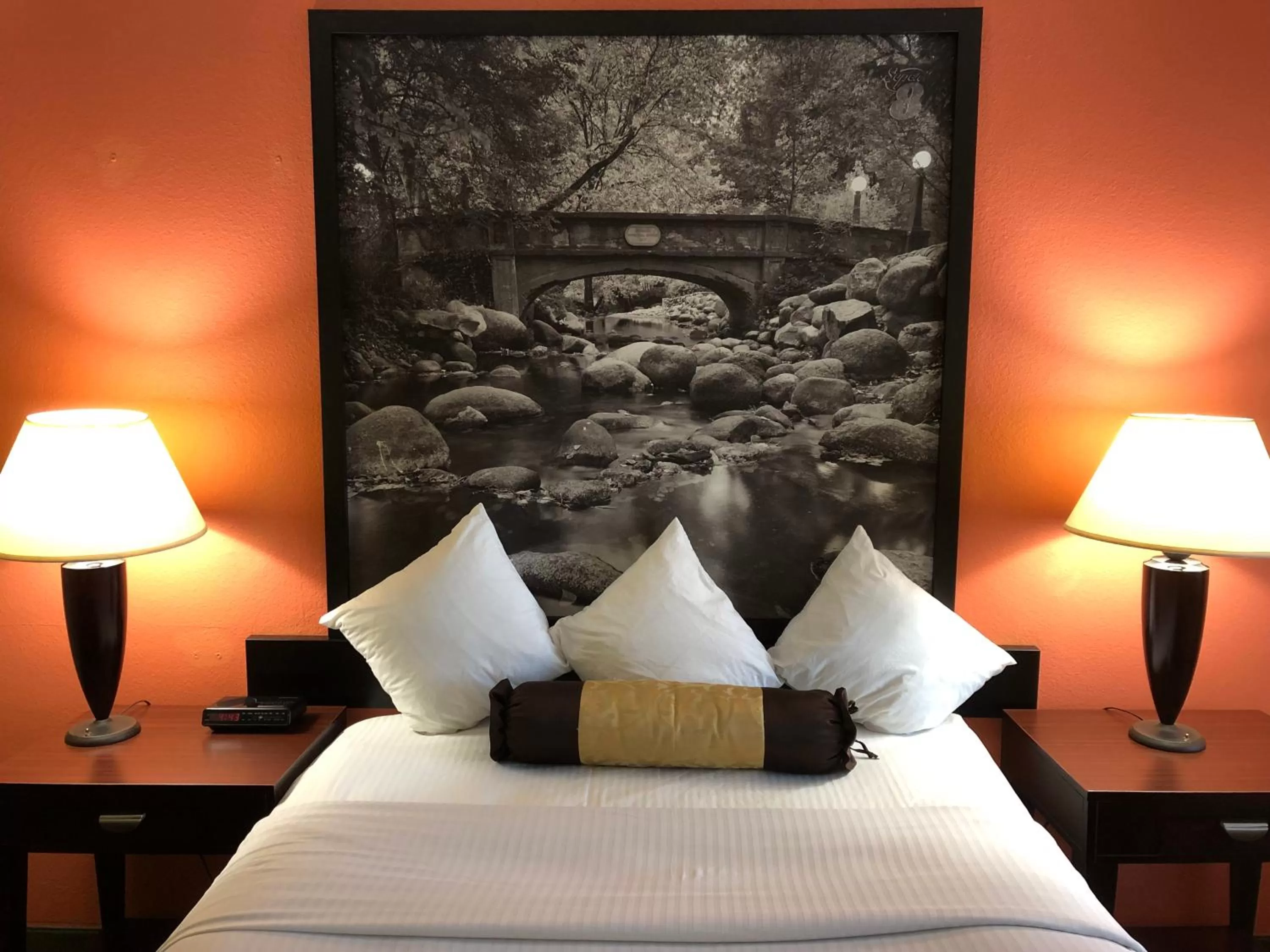 Bedroom in Super 8 by Wyndham Ontario