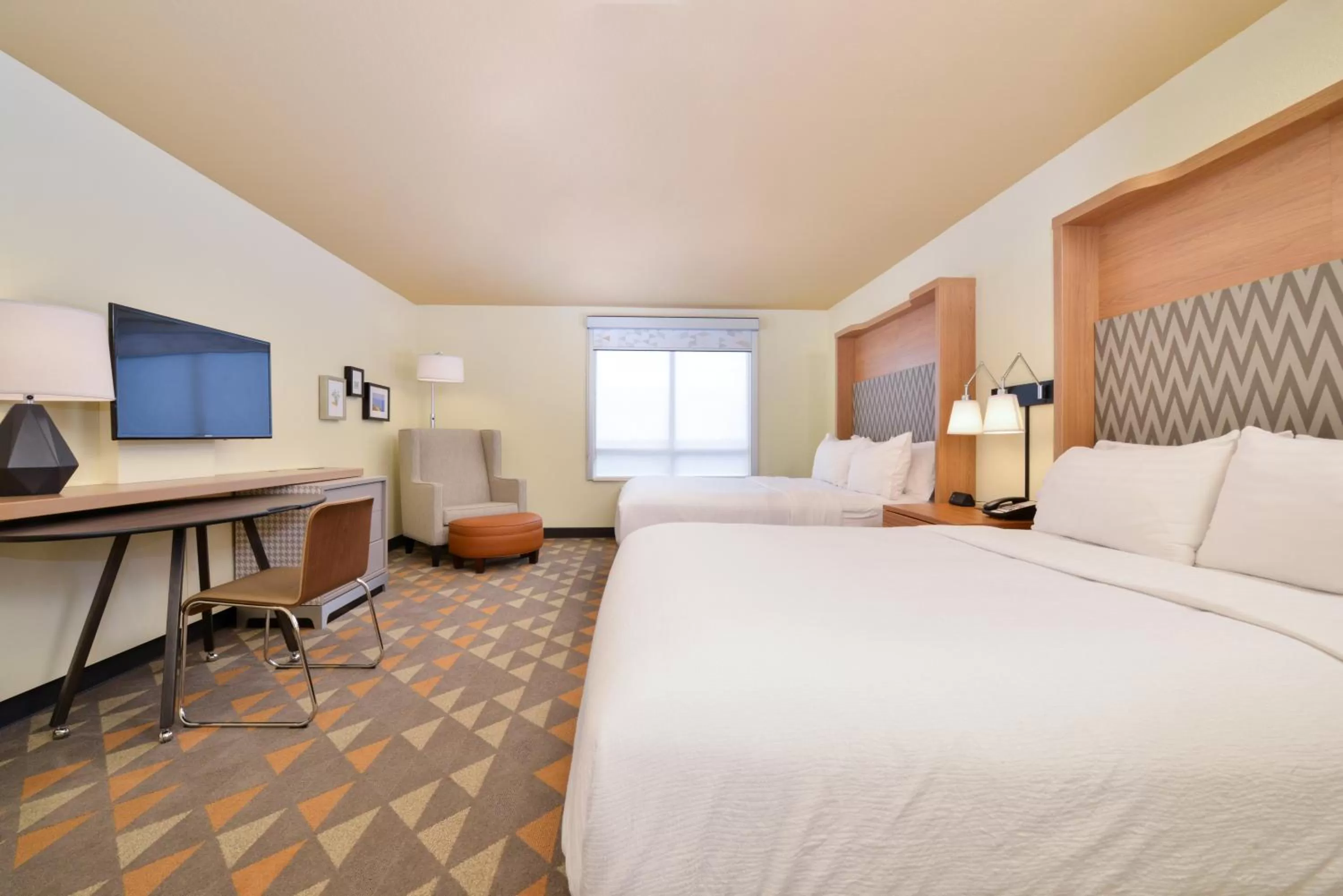 Photo of the whole room, Bed in Holiday Inn Kansas City Airport by IHG