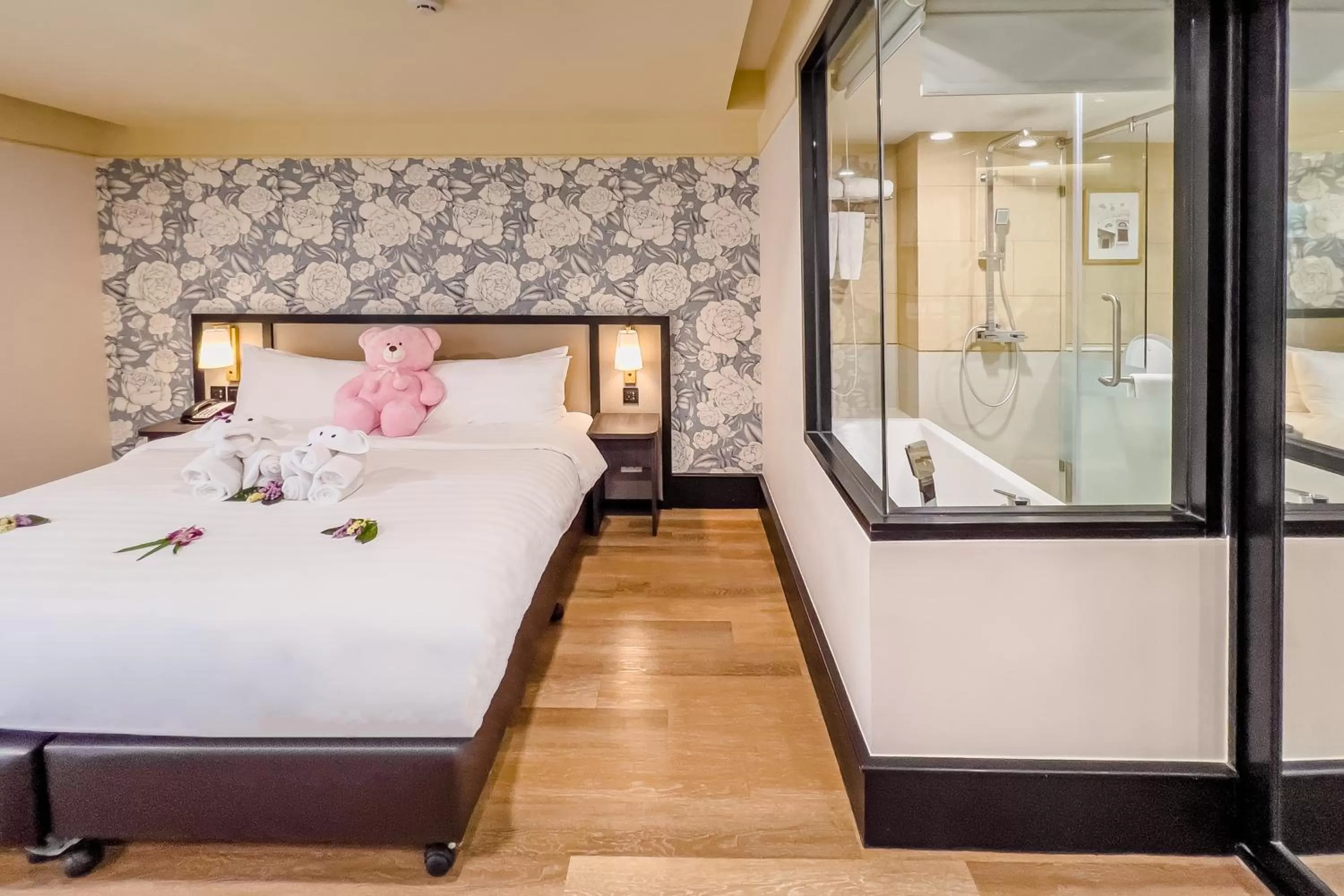 Bed in Oakwood Hotel & Residence Bangkok