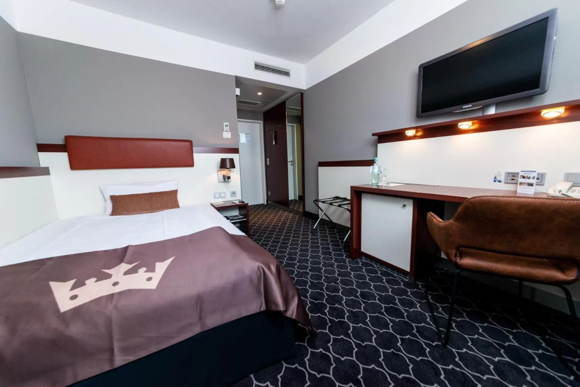 Photo of the whole room, Bed in Hotel Kaiserhof