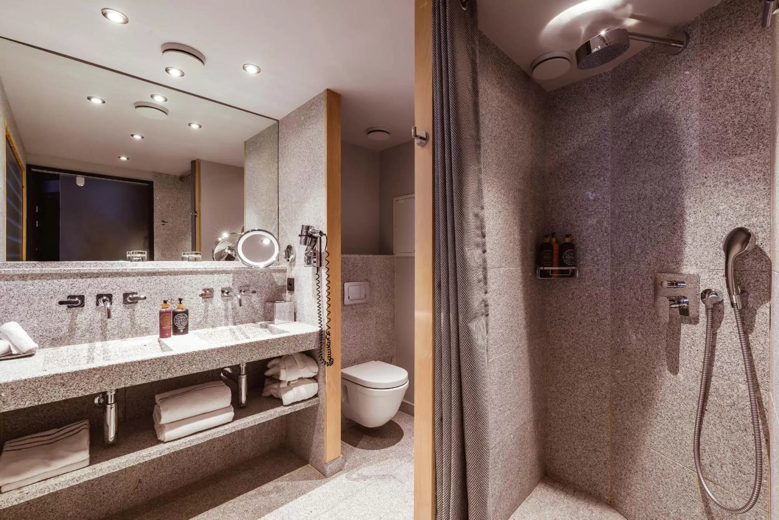 Shower in Altapura Hôtel & Spa Val Thorens