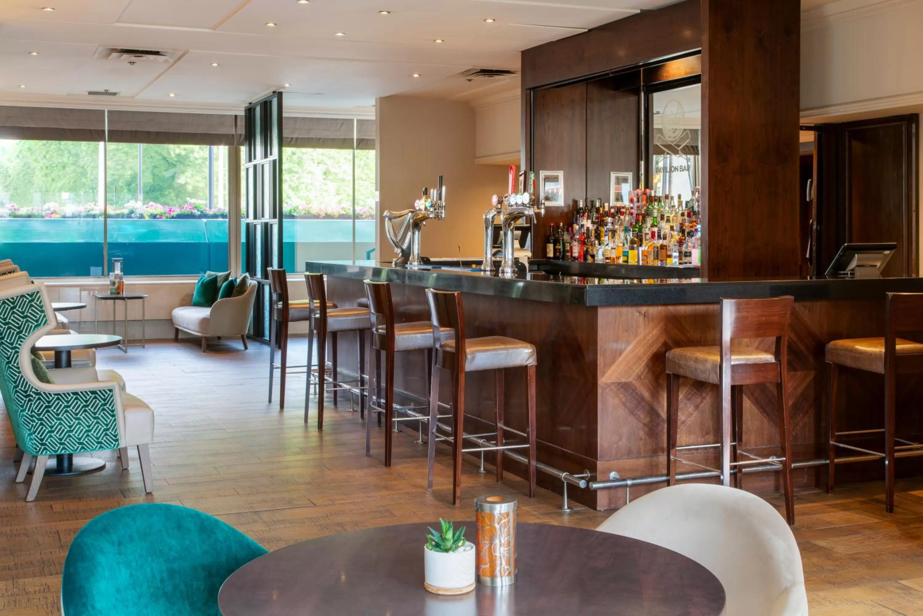 Lounge or bar in Danubius Hotel Regents Park