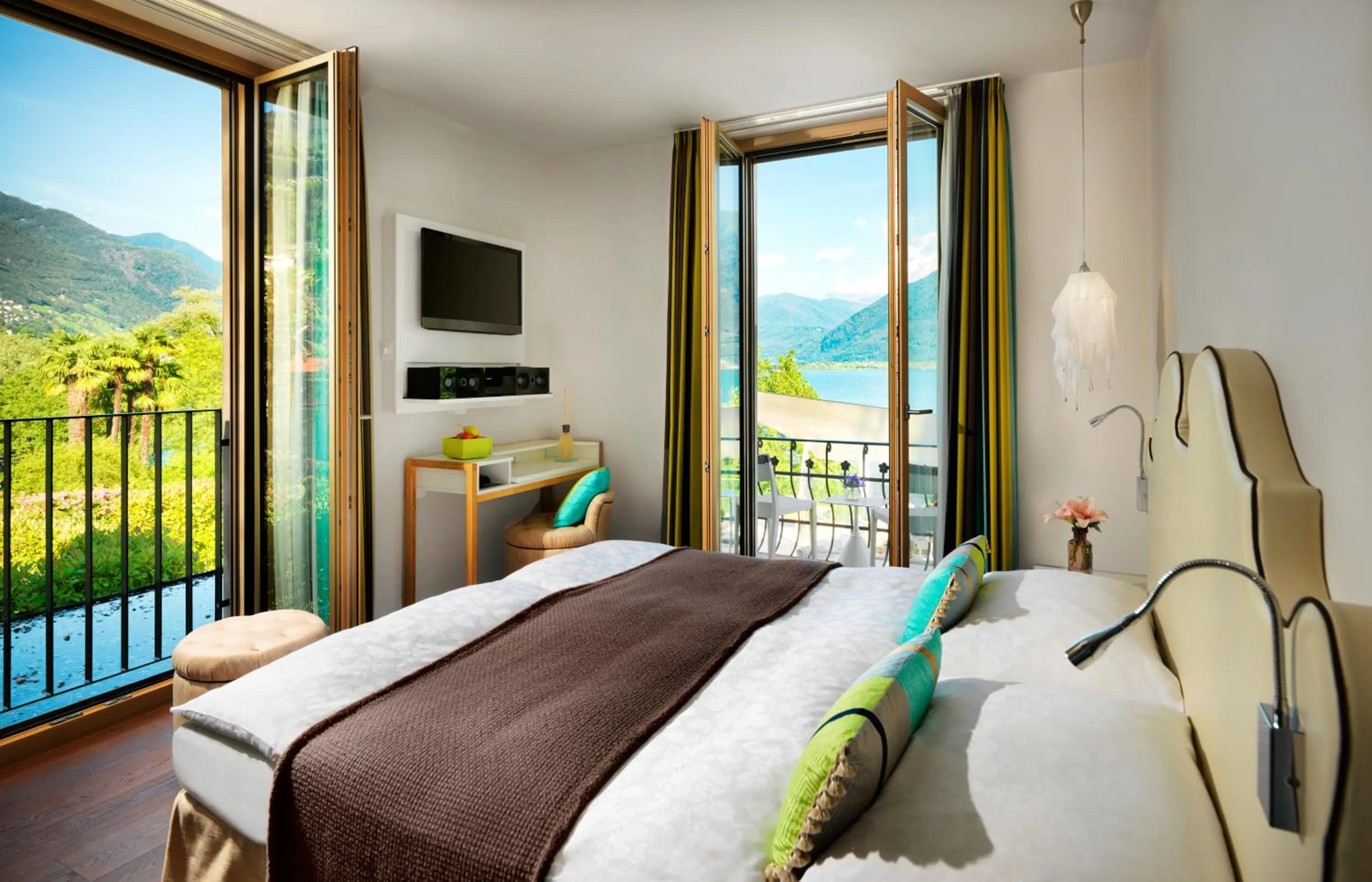 Photo of the whole room, Bed in Giardino Lago