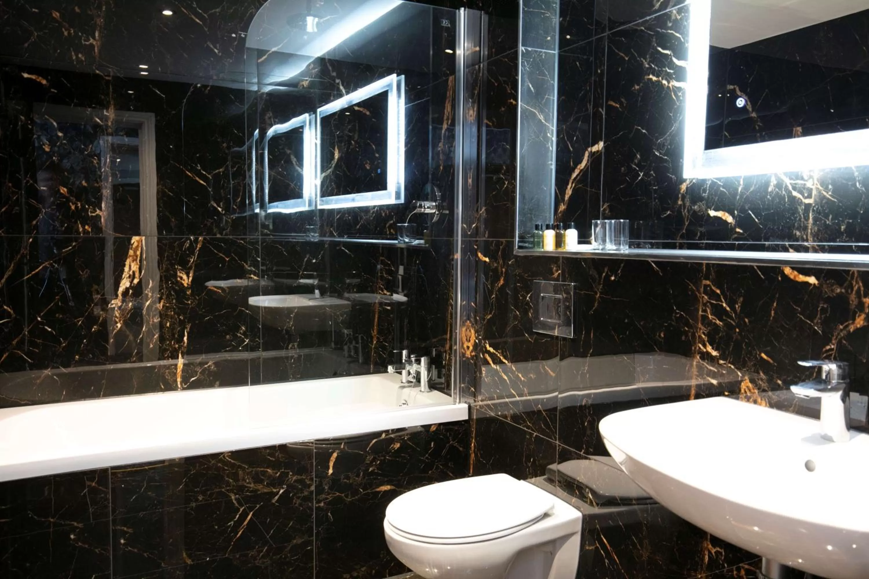 Bathroom in Best Western Hotel 99